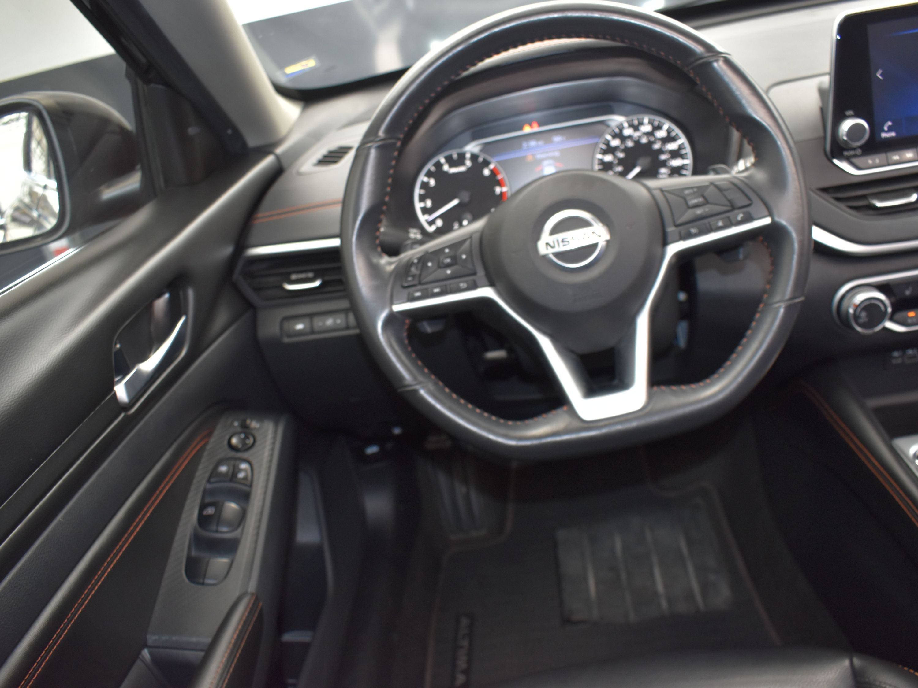 2022 Super Black Nissan Altima 2.0 SR FWD Sedan