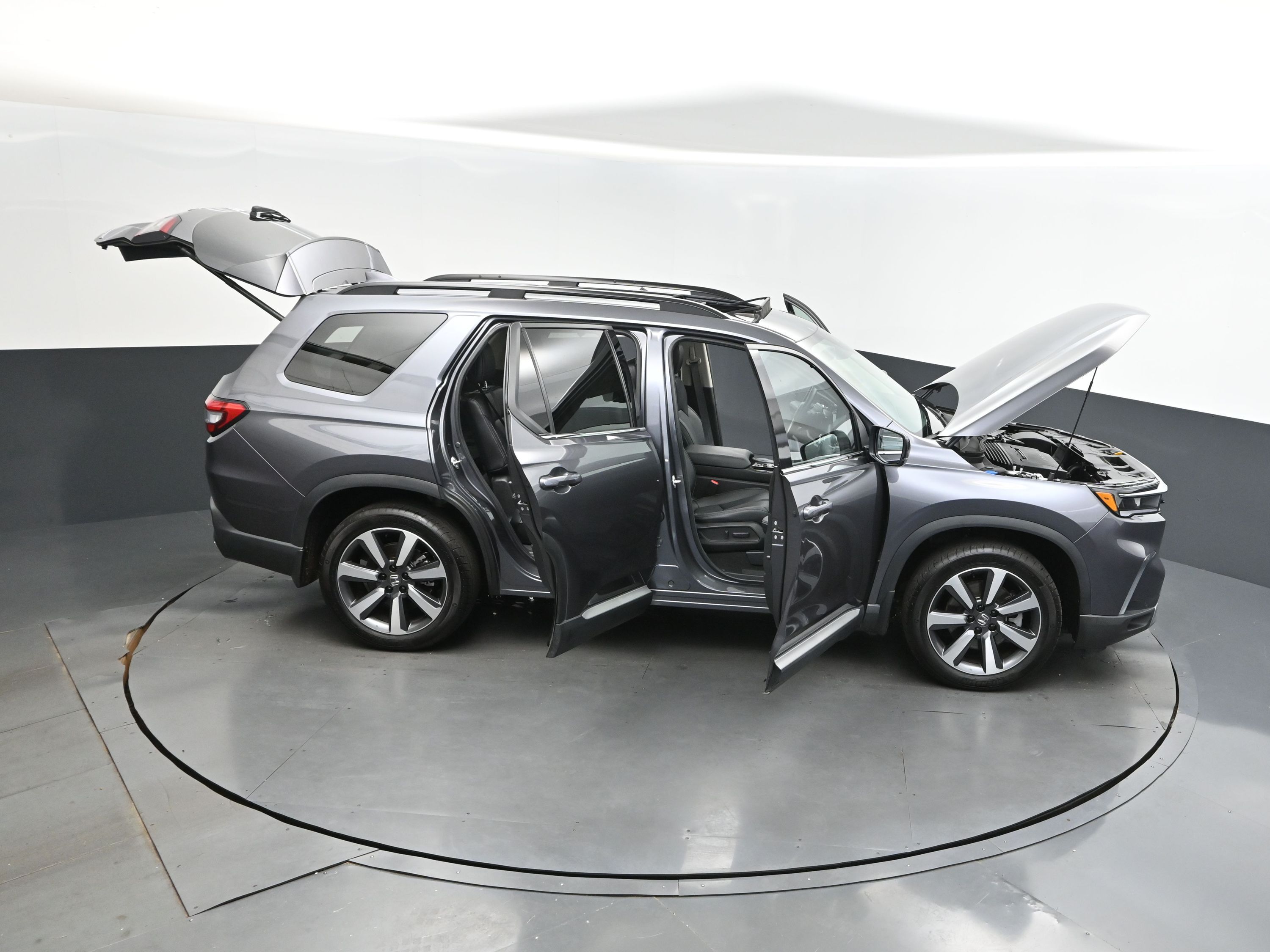 2025 Sonic Gray Pearl Honda Pilot Touring FWD SUV