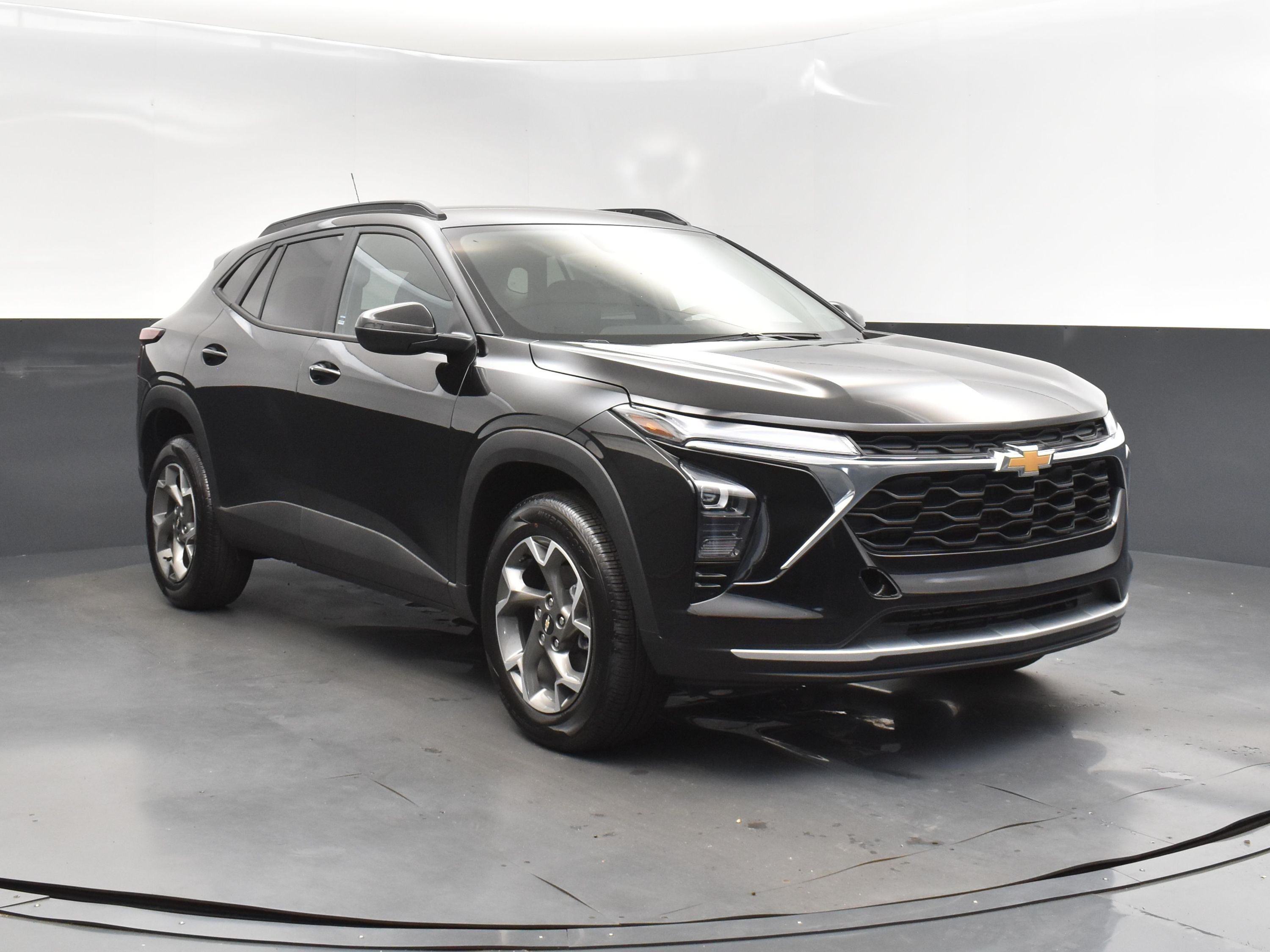 2025 Mosaic Black Metallic Chevrolet Trax LT FWD SUV