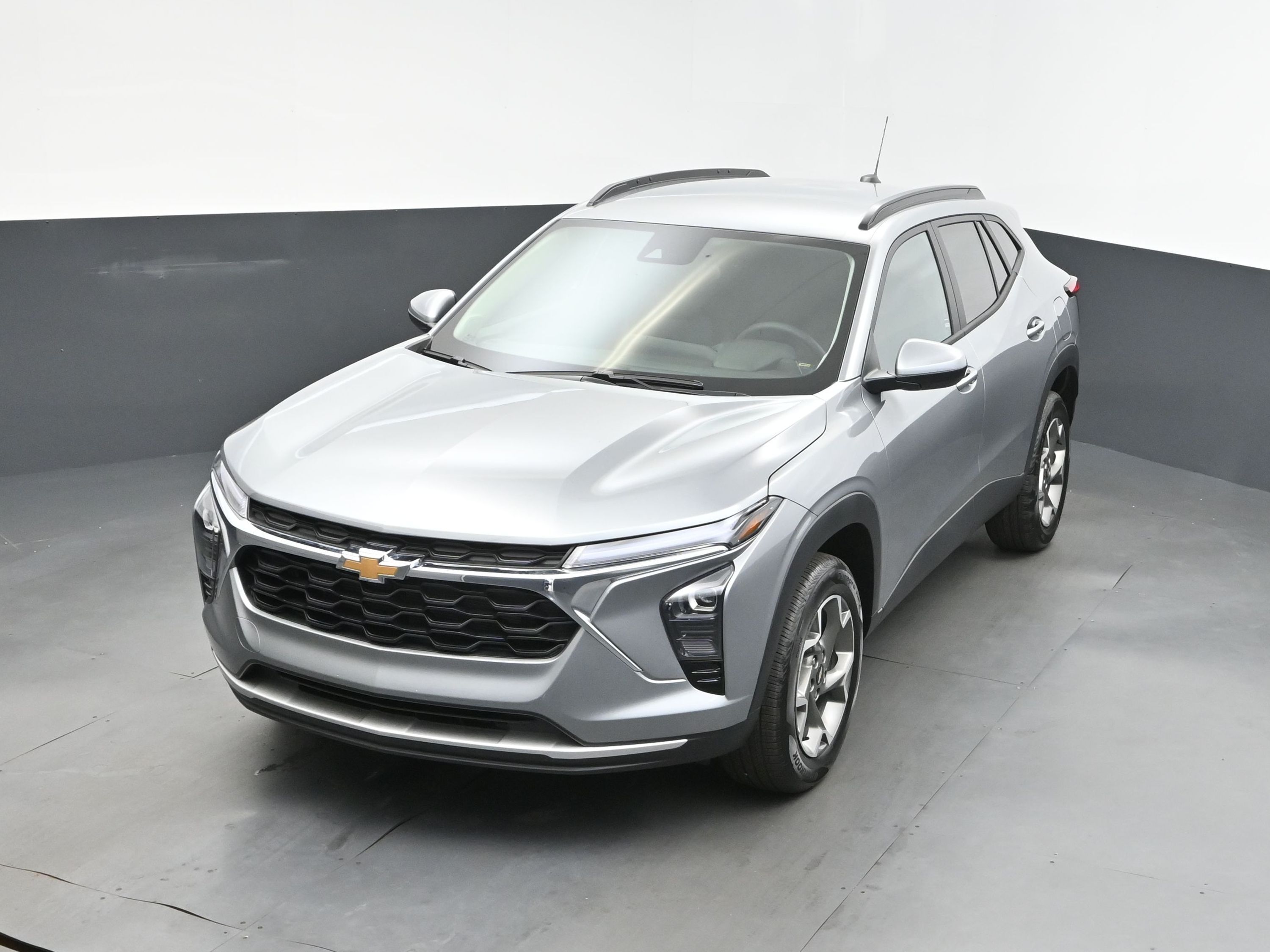 2025 Sterling Gray Metallic Chevrolet Trax LT FWD SUV