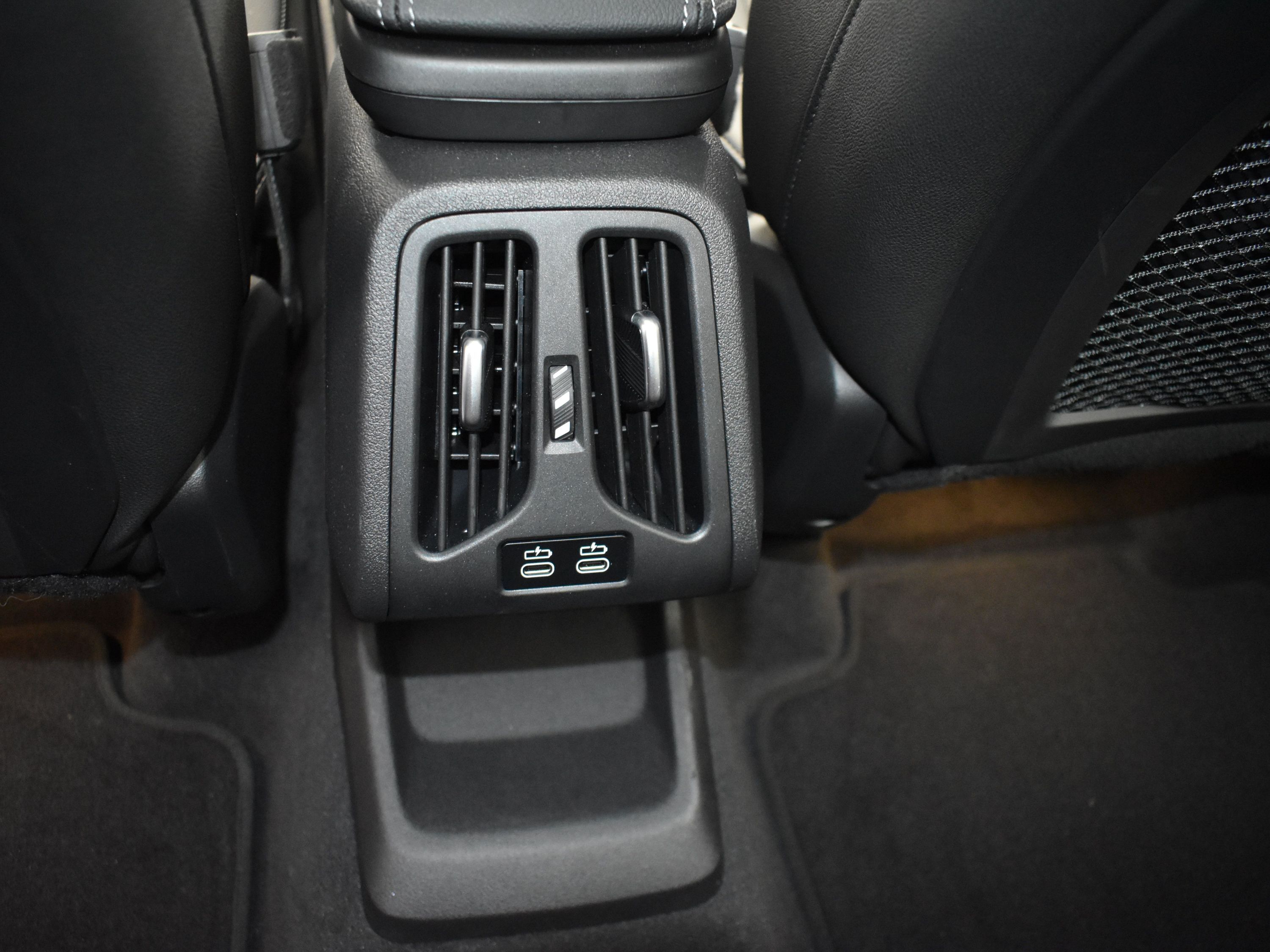 2023 Mineral White Metallic BMW X1 xDrive28i AWD SUV