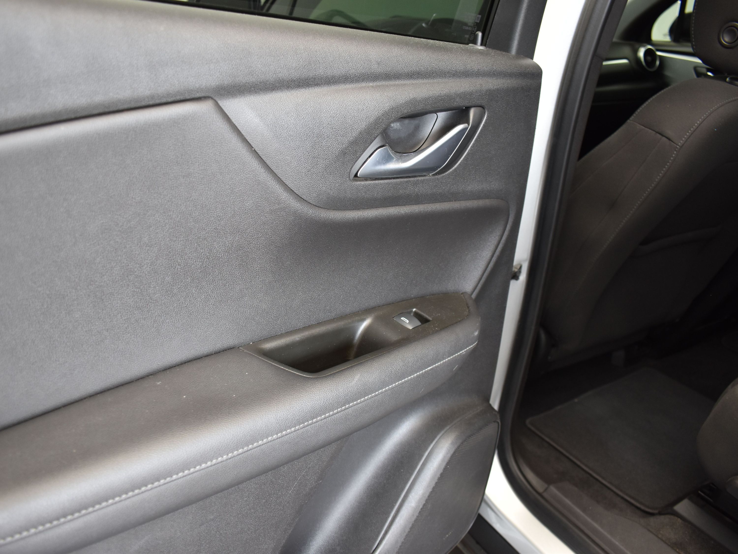 2020 Silver Ice Metallic Chevrolet Blazer LT FWD SUV