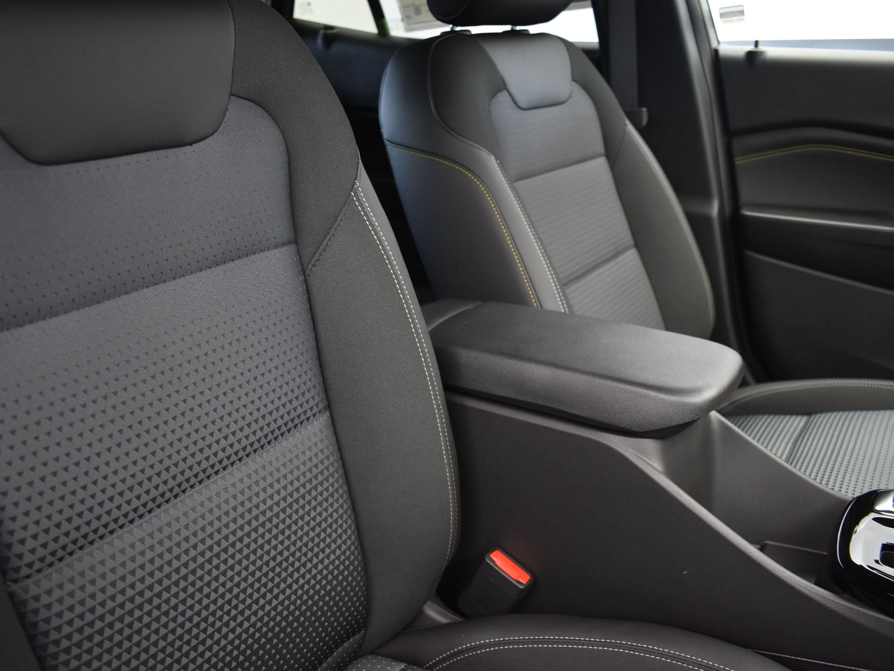 2025 Sterling Gray Metallic Chevrolet Trax LT FWD SUV