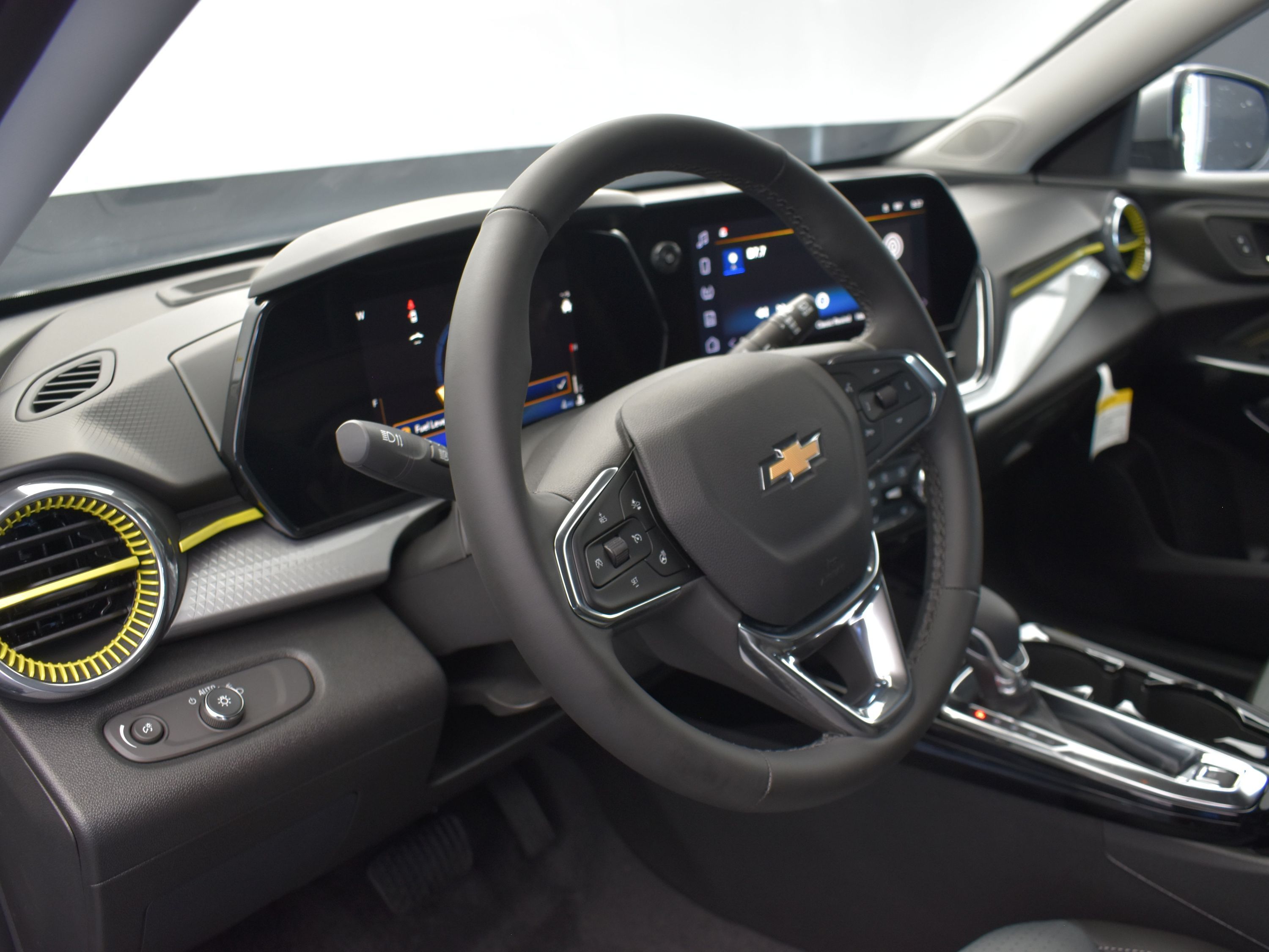 2025 Sterling Gray Metallic Chevrolet Trax LT FWD SUV