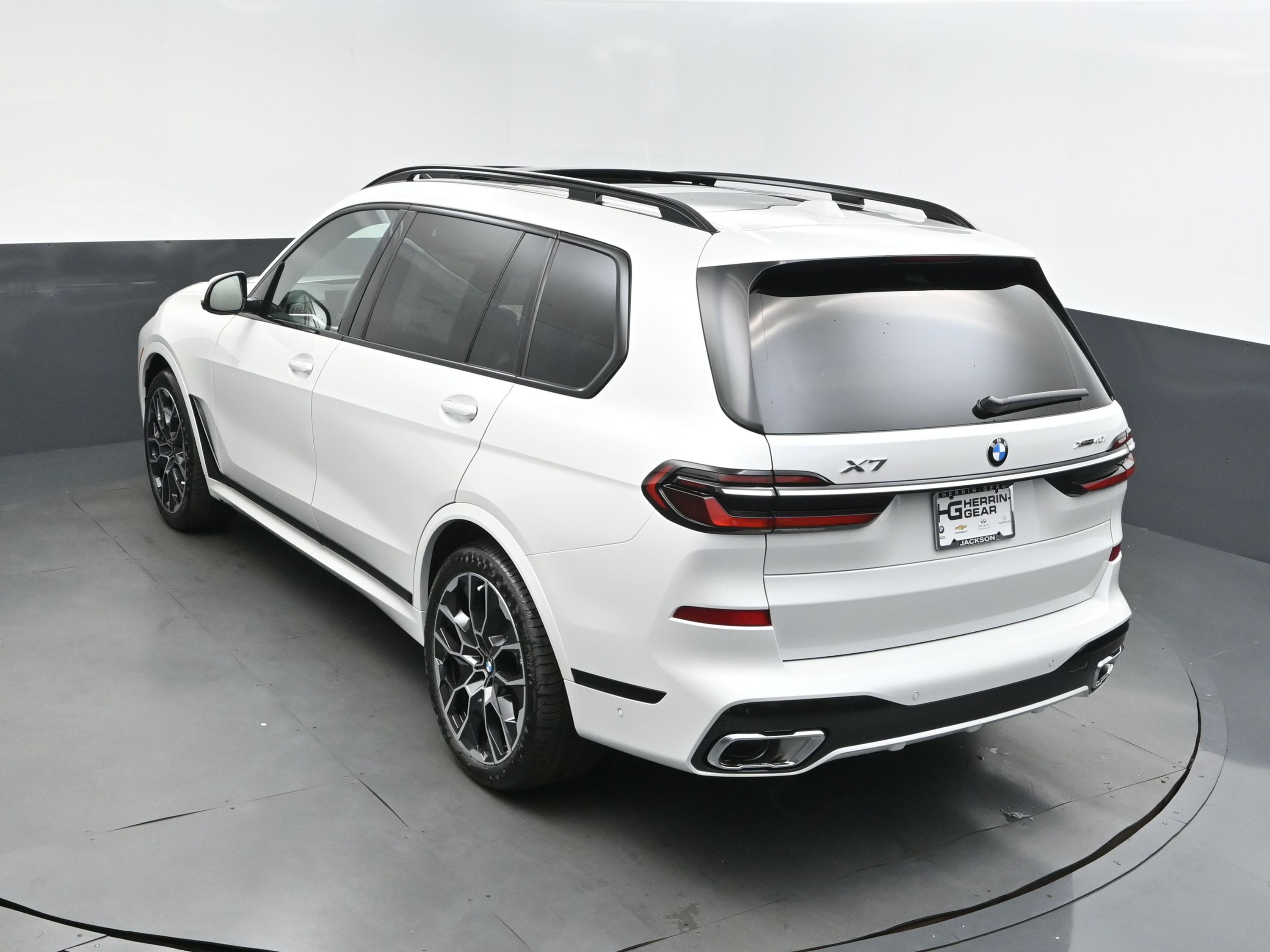 2026 Mineral White Metallic BMW X7 xDrive40i AWD SUV