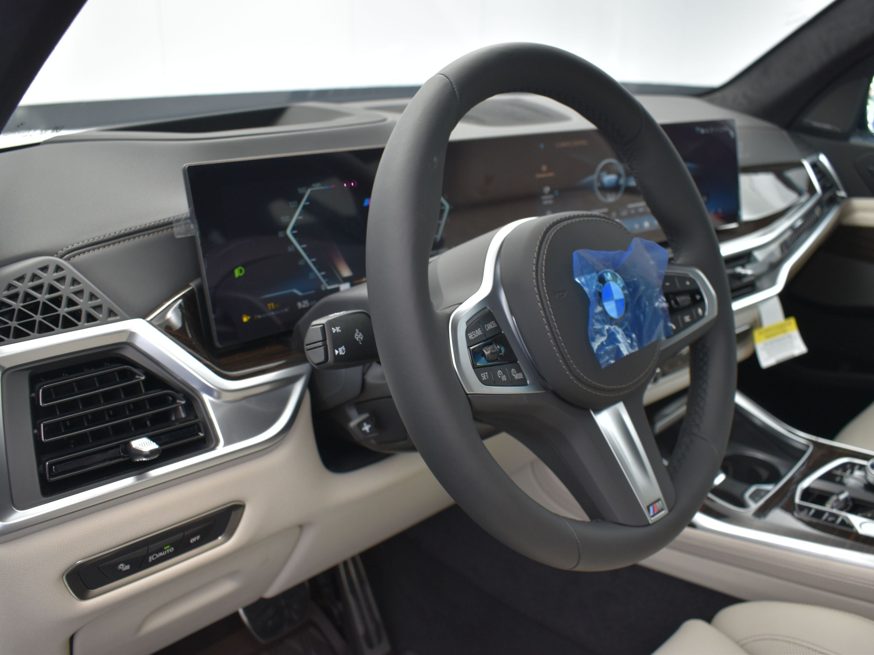 2026 Mineral White Metallic BMW X7 xDrive40i AWD SUV