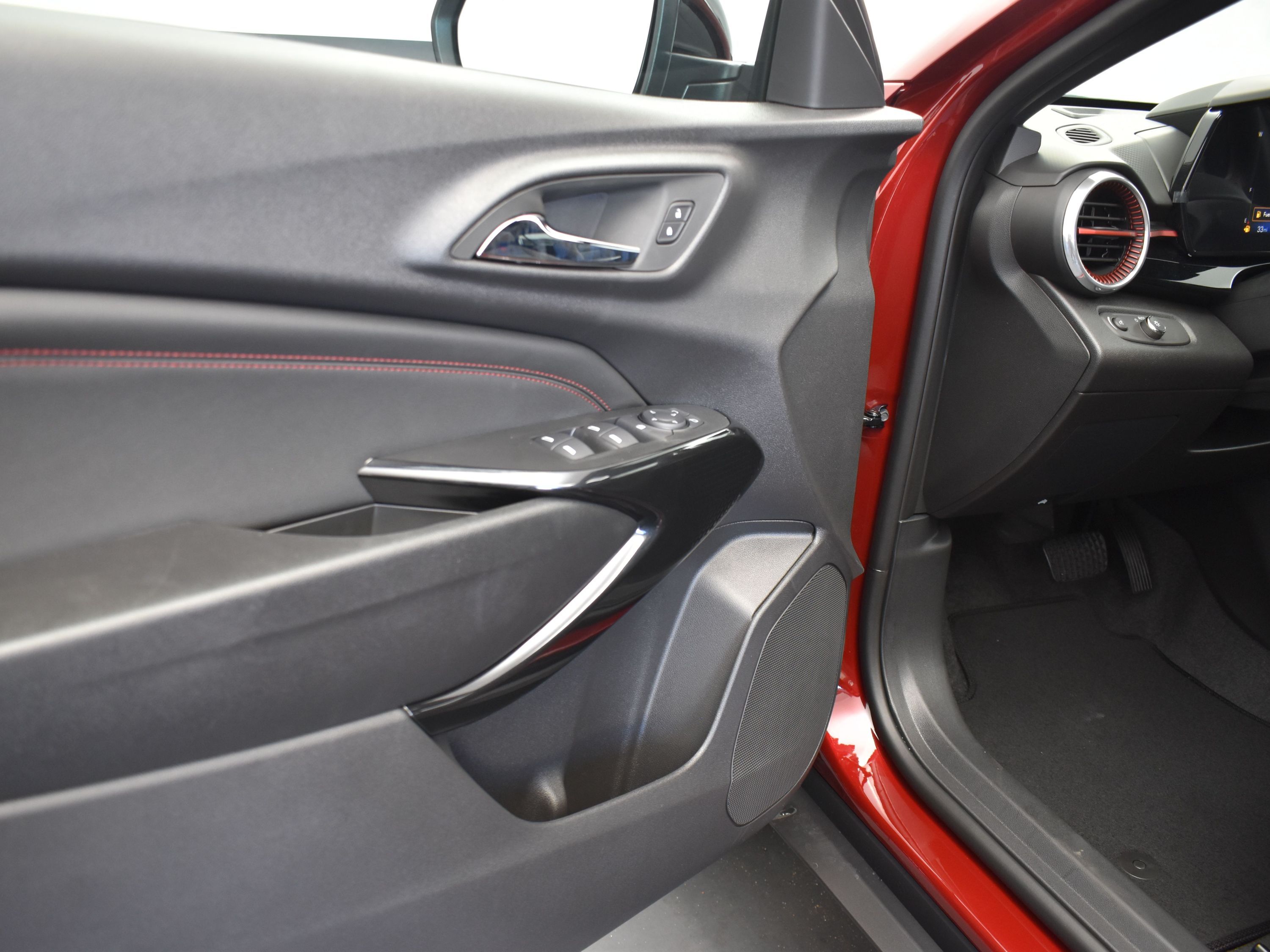 2025 Crimson Metallic Chevrolet Trax 2RS FWD SUV