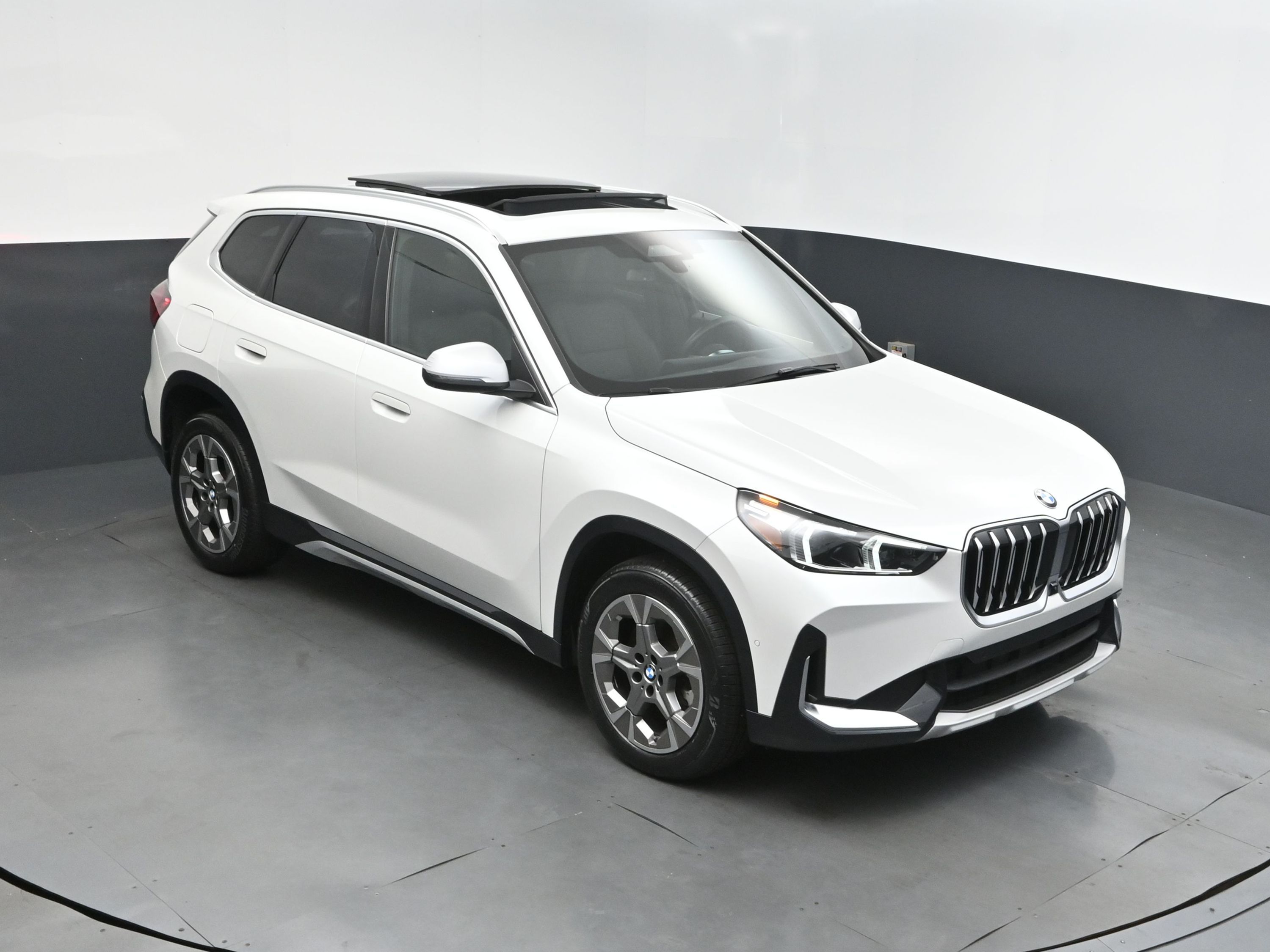 2023 Mineral White Metallic BMW X1 xDrive28i SUV