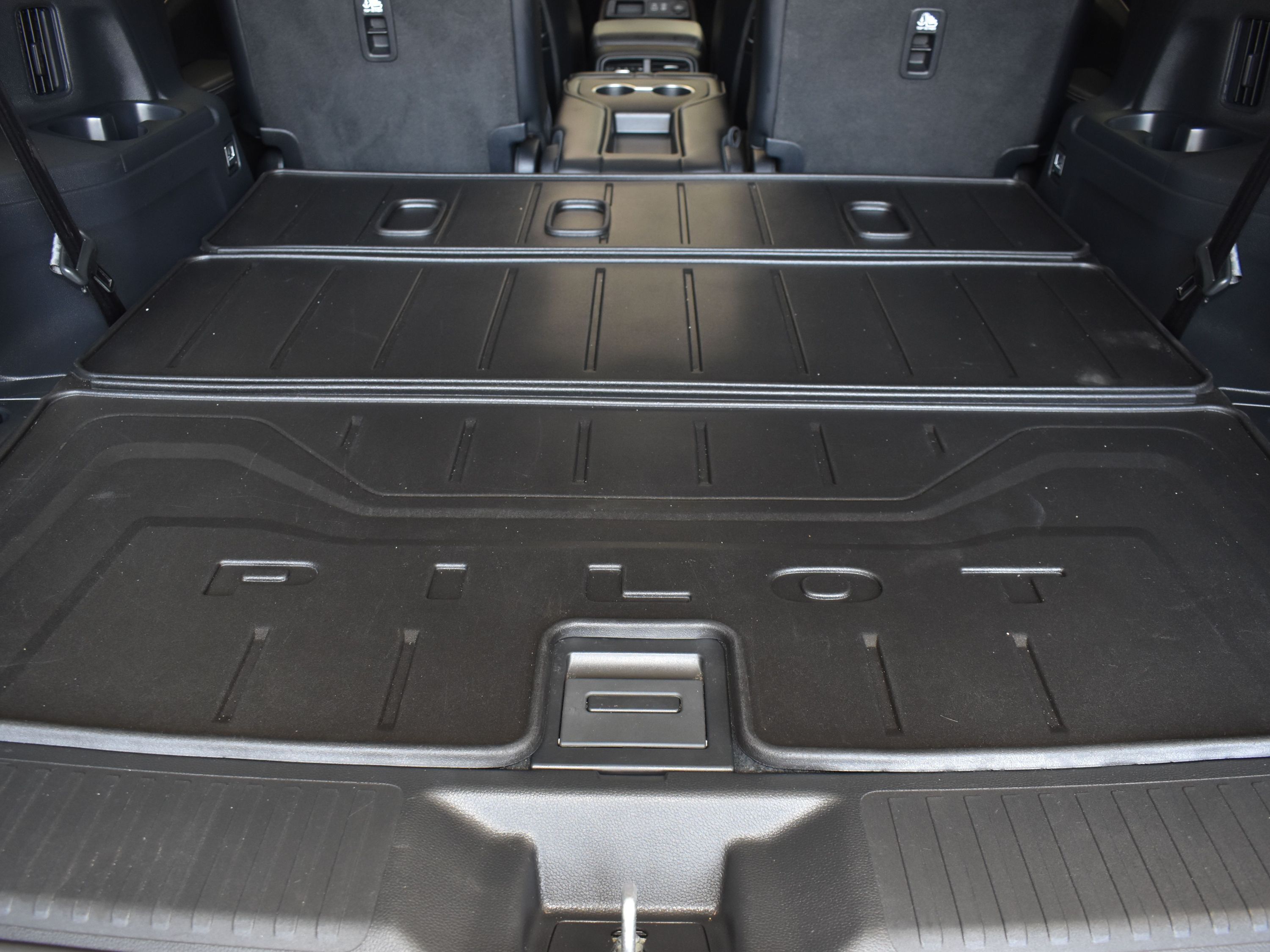 2025 Sonic Gray Pearl Honda Pilot Touring FWD SUV
