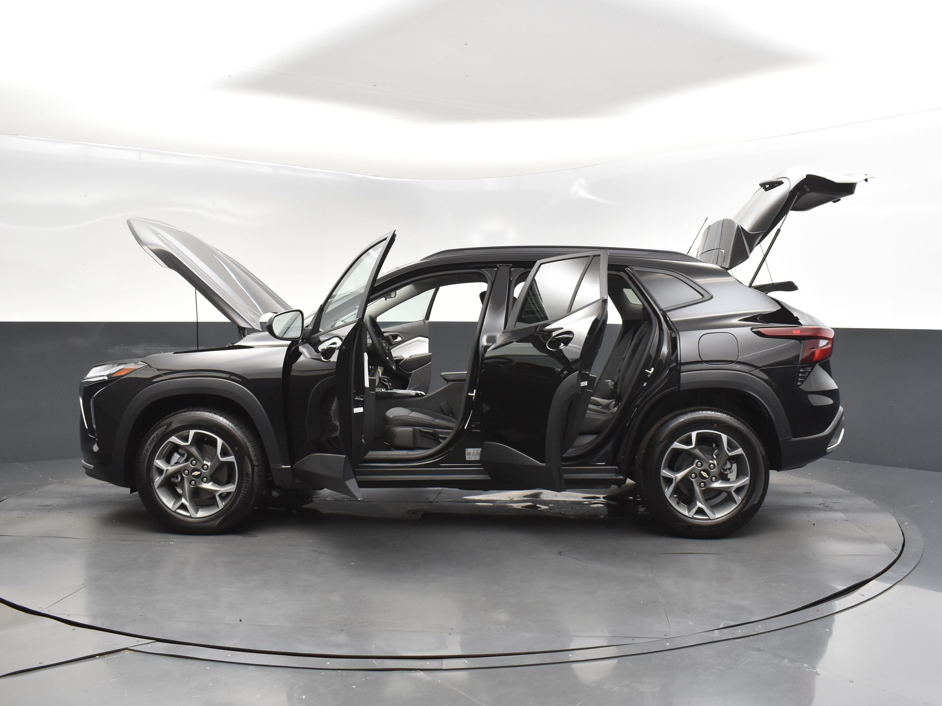 2025 Mosaic Black Metallic Chevrolet Trax LT FWD SUV
