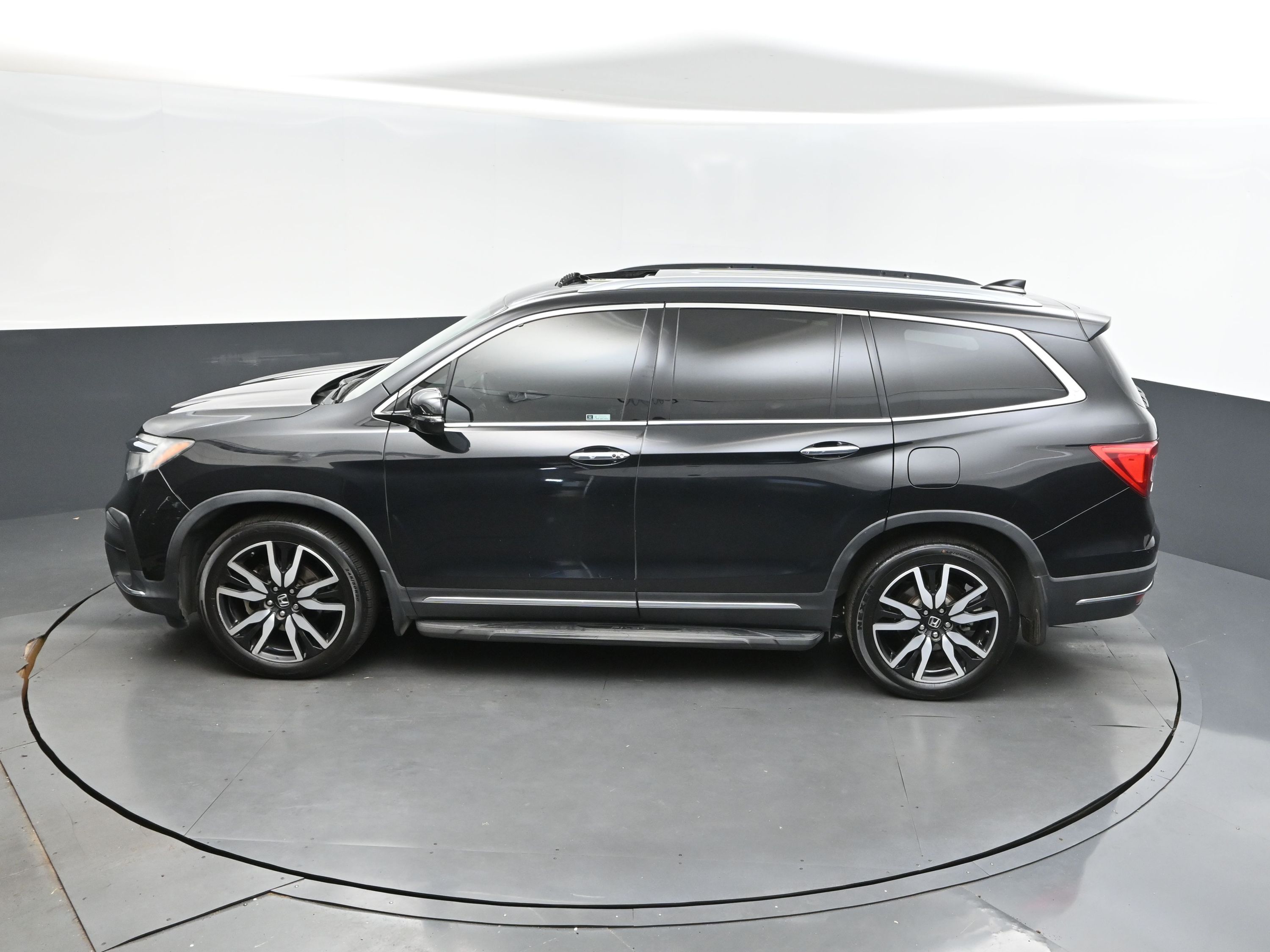 2019 Black Honda Pilot Touring FWD SUV