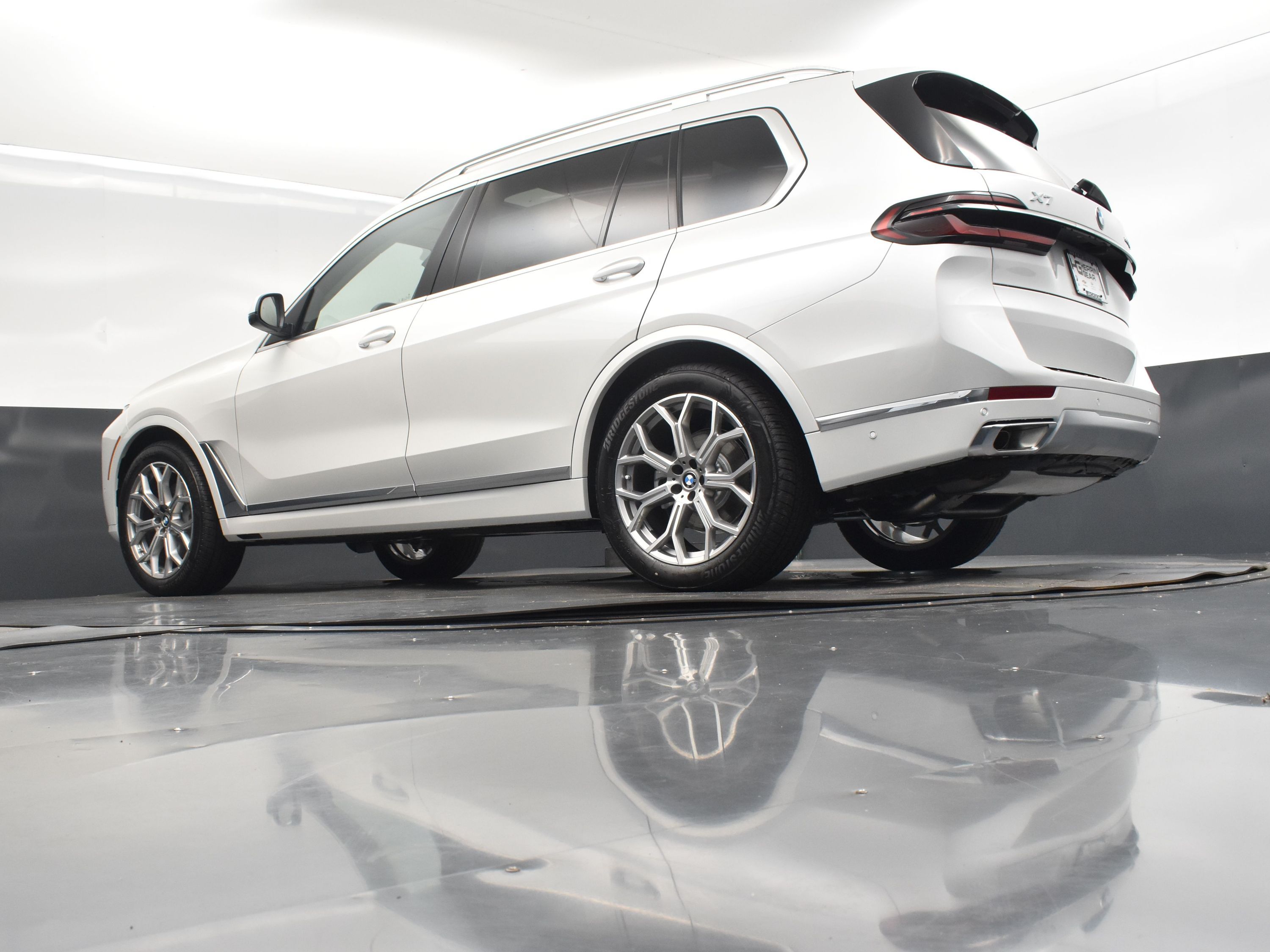 2026 Mineral White Metallic BMW X7 xDrive40i AWD SUV