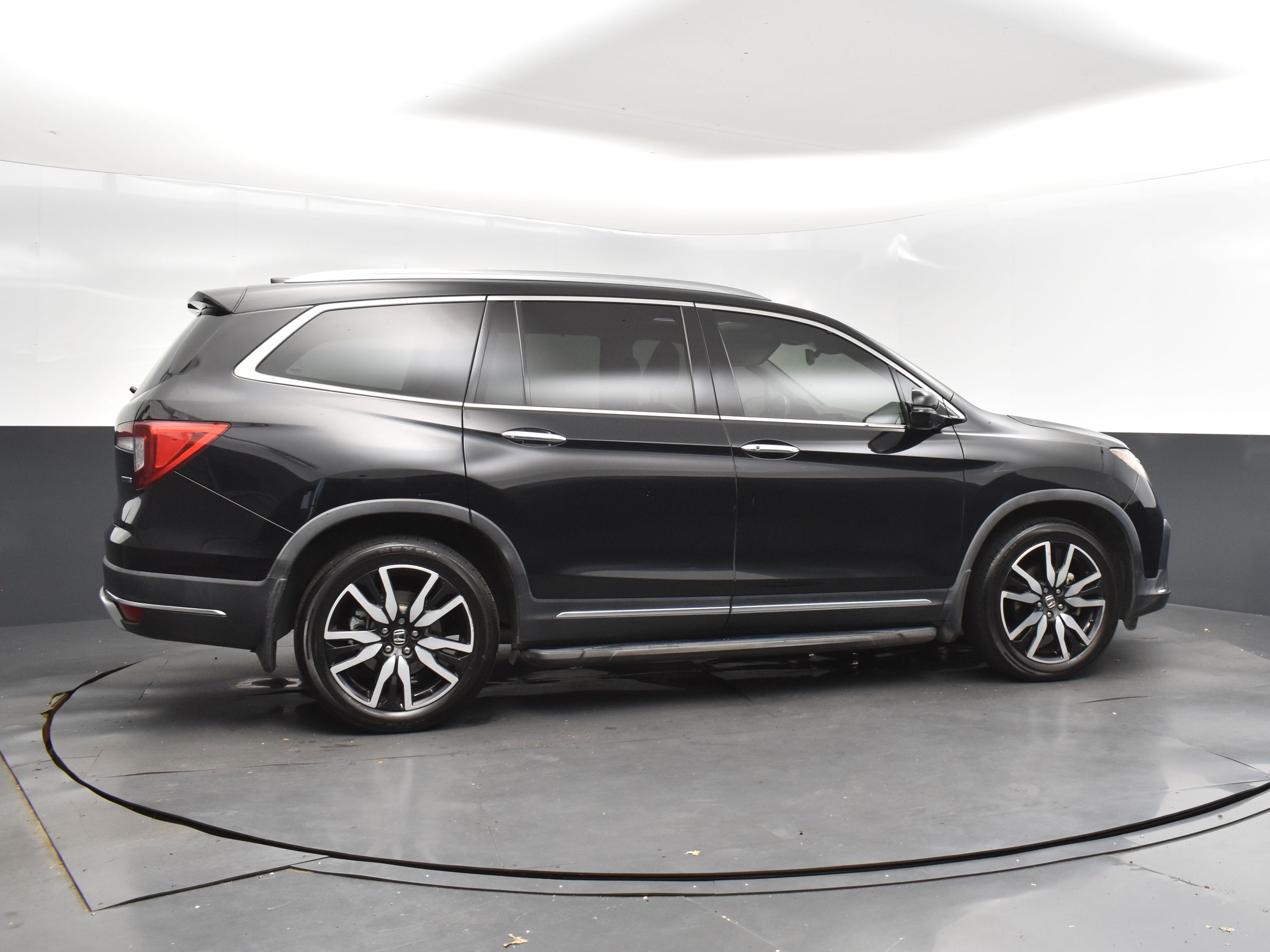 2019 Black Honda Pilot Touring FWD SUV