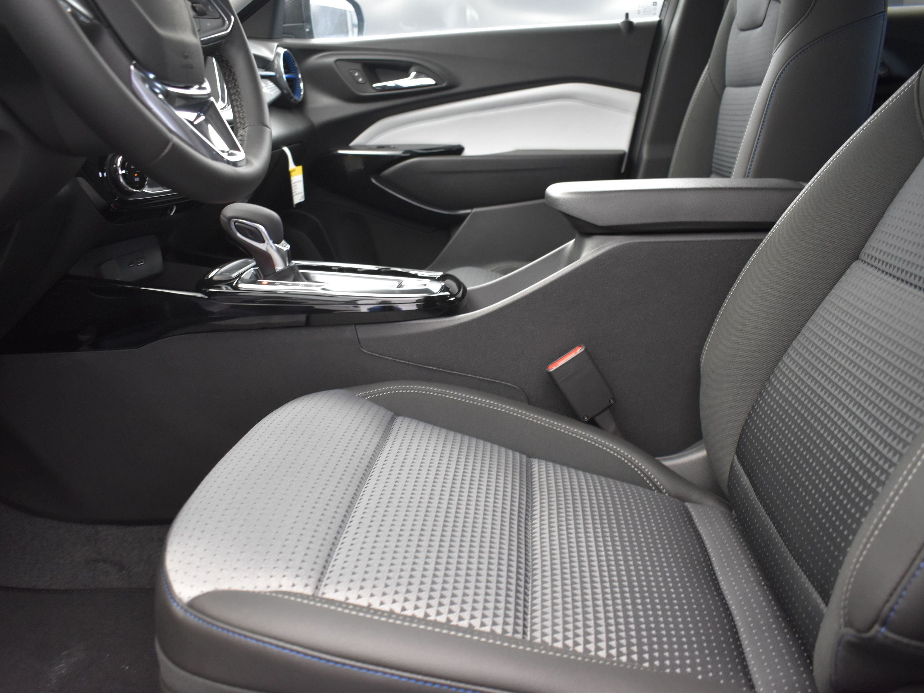 2025 Mosaic Black Metallic Chevrolet Trax LT FWD SUV