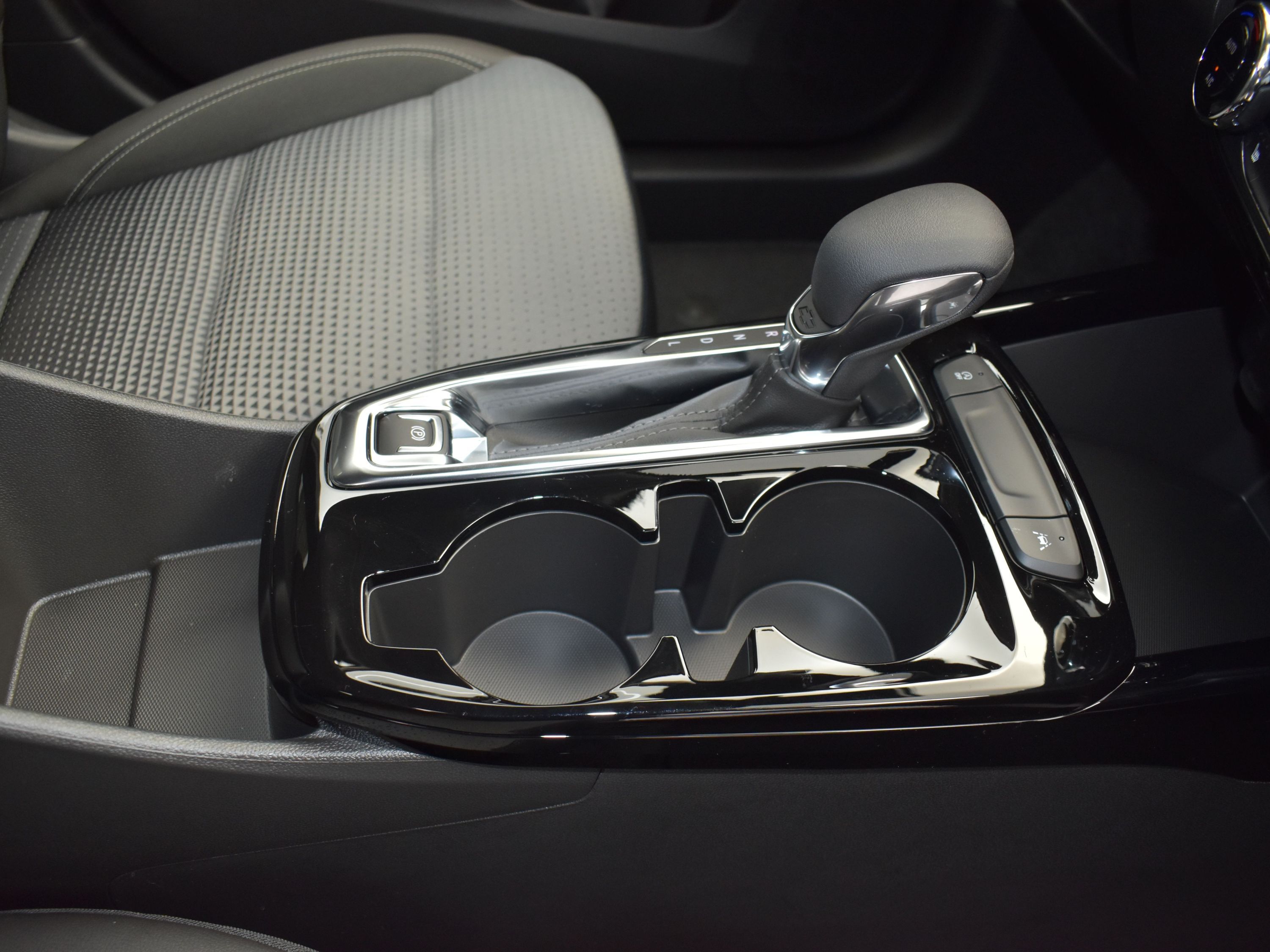 2025 Mosaic Black Metallic Chevrolet Trax LT FWD SUV
