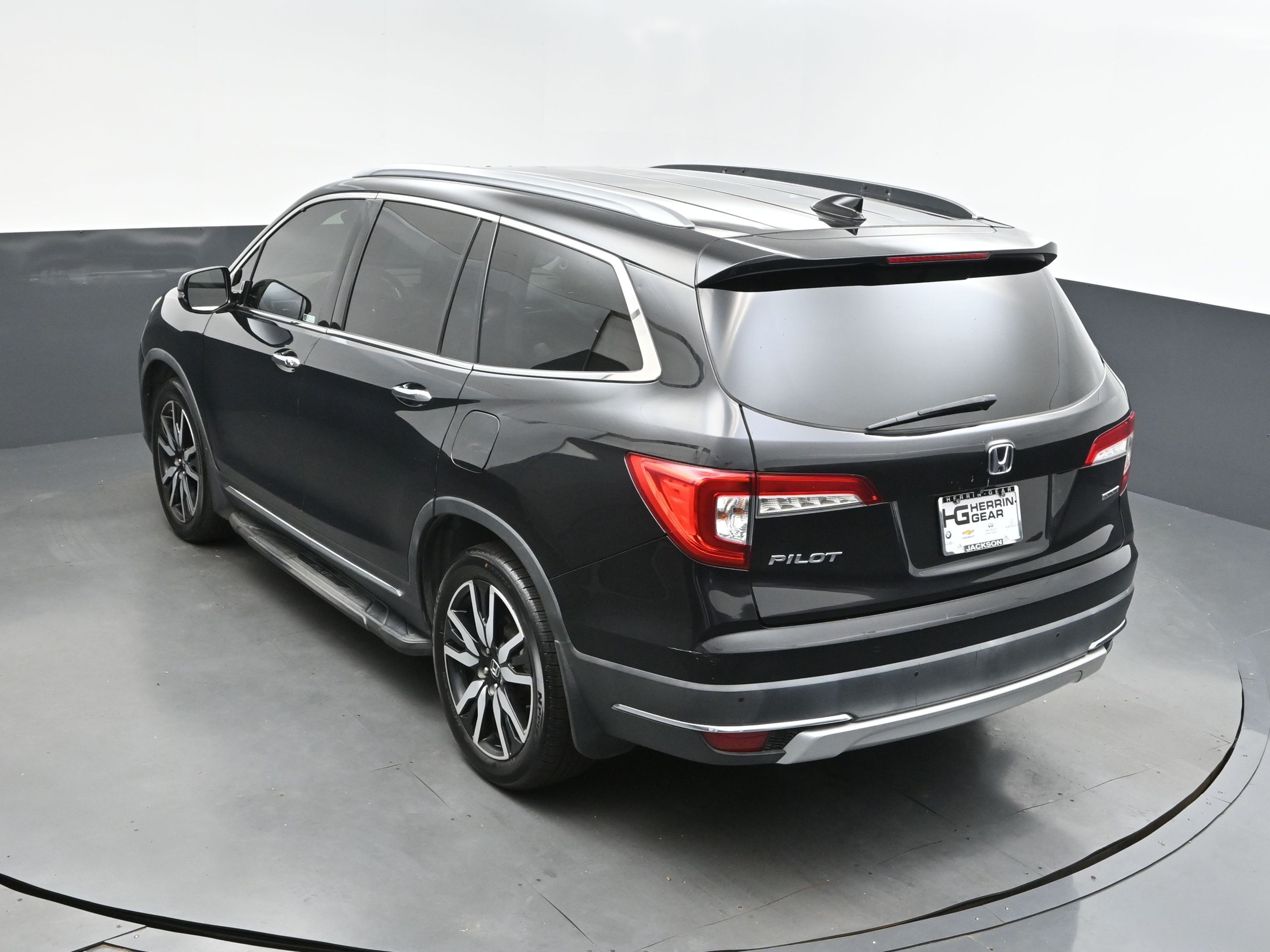 2019 Black Honda Pilot Touring FWD SUV