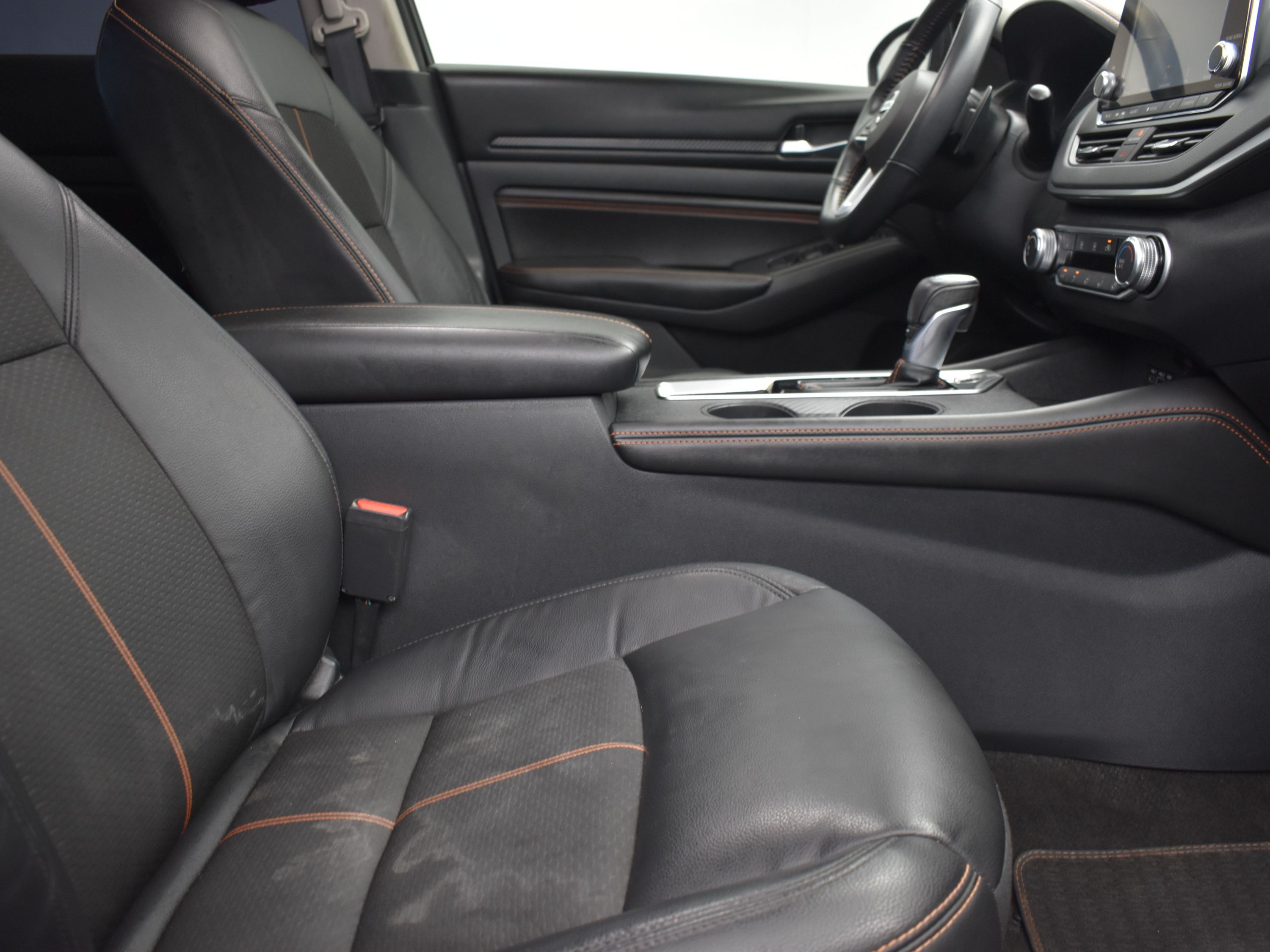 2022 Super Black Nissan Altima 2.0 SR FWD Sedan