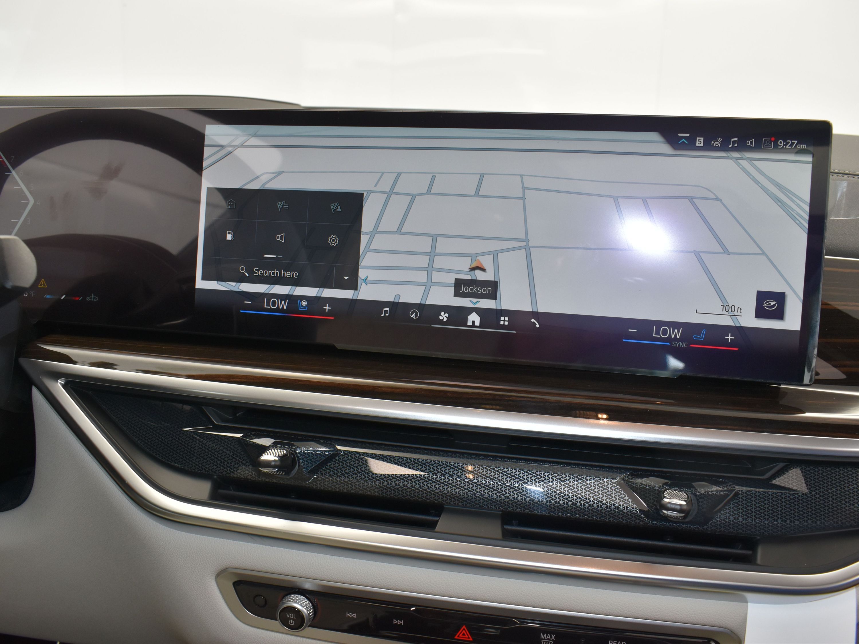 2026 Mineral White Metallic BMW X7 xDrive40i AWD SUV