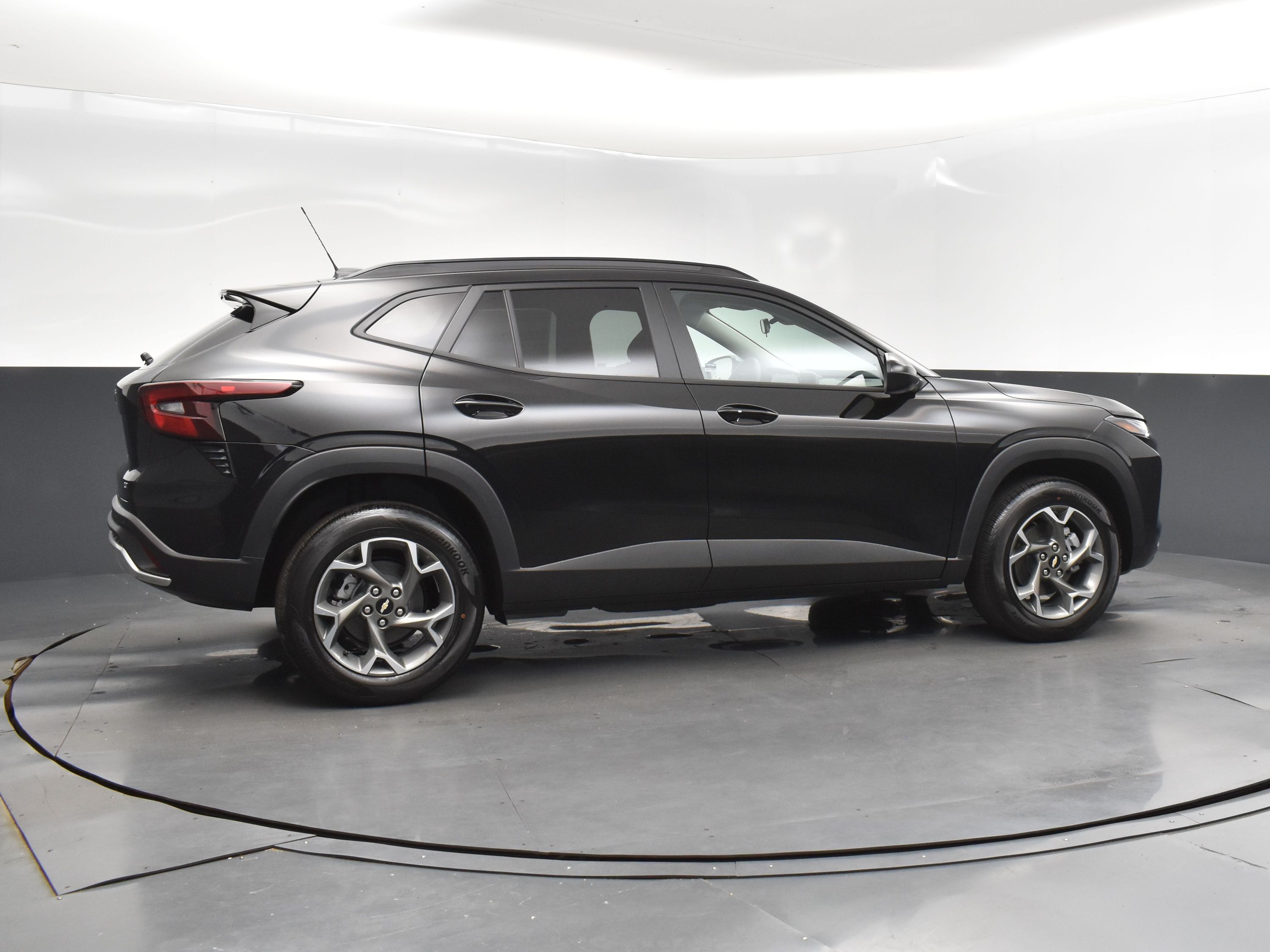 2025 Mosaic Black Metallic Chevrolet Trax LT FWD SUV