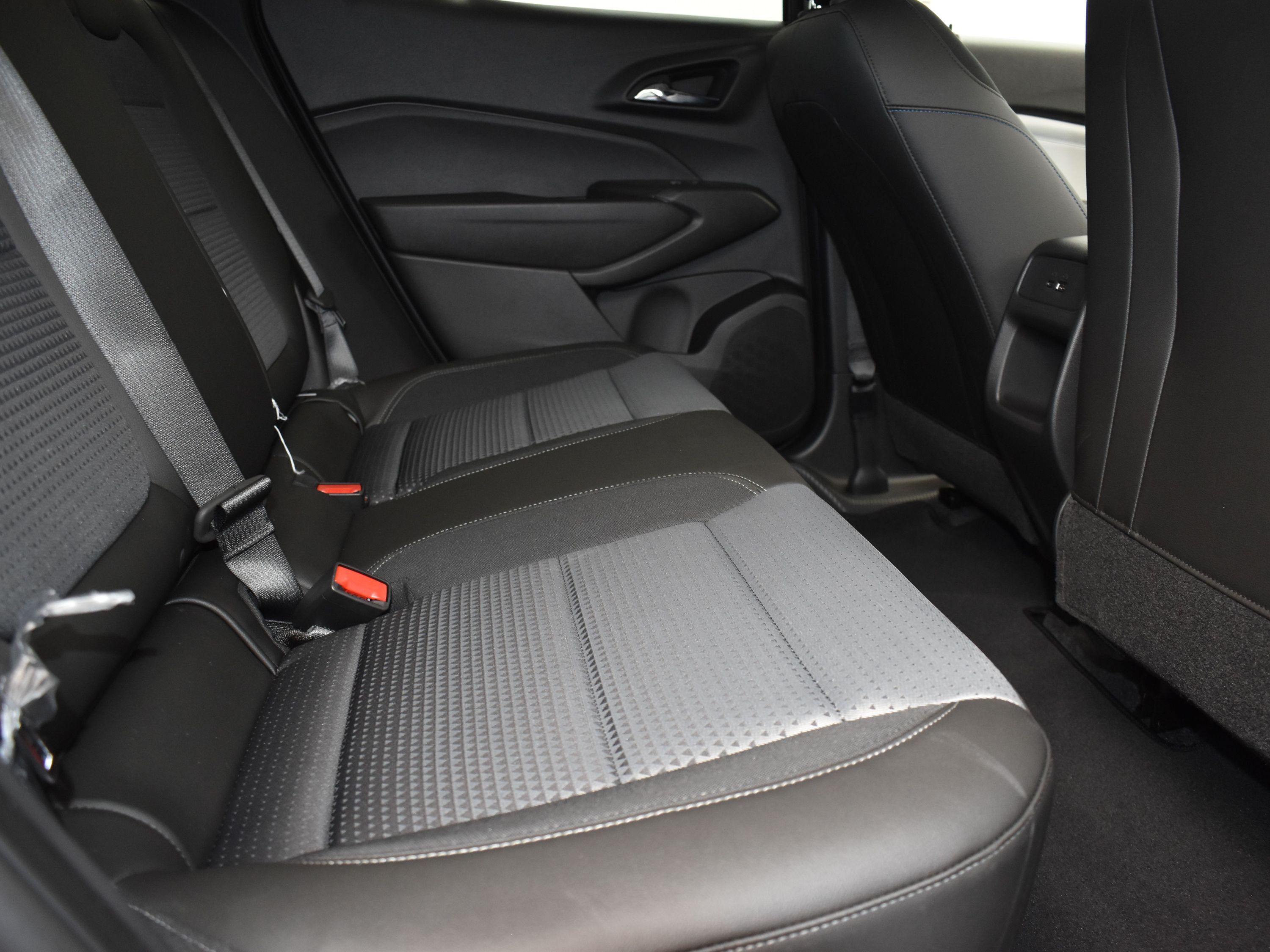 2025 Mosaic Black Metallic Chevrolet Trax LT FWD SUV