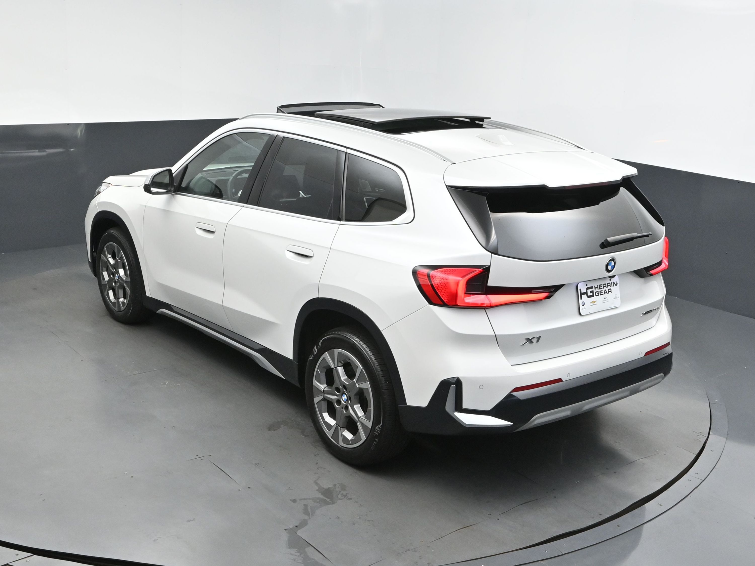 2023 Mineral White Metallic BMW X1 xDrive28i AWD SUV
