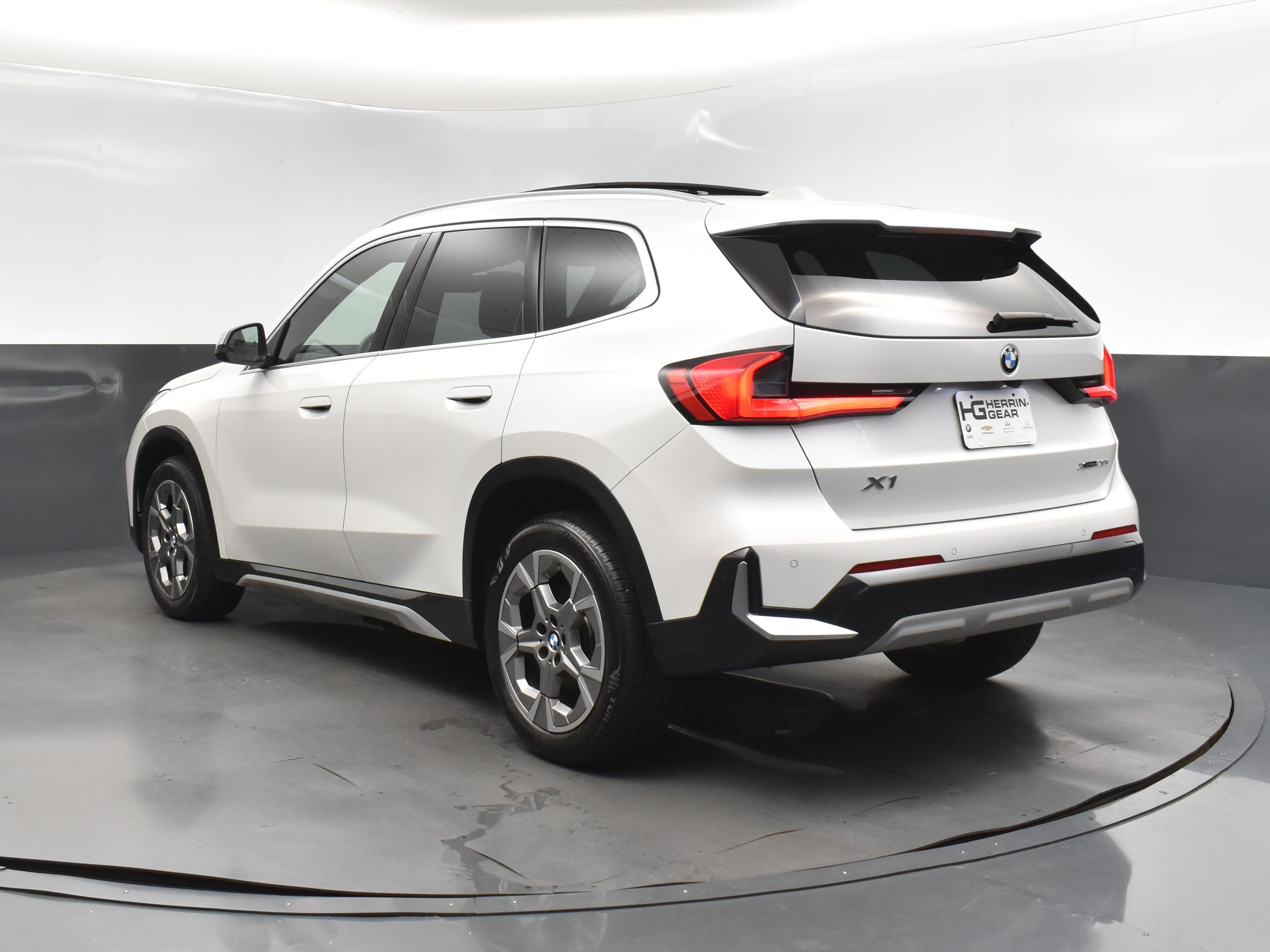 2023 Mineral White Metallic BMW X1 xDrive28i AWD SUV