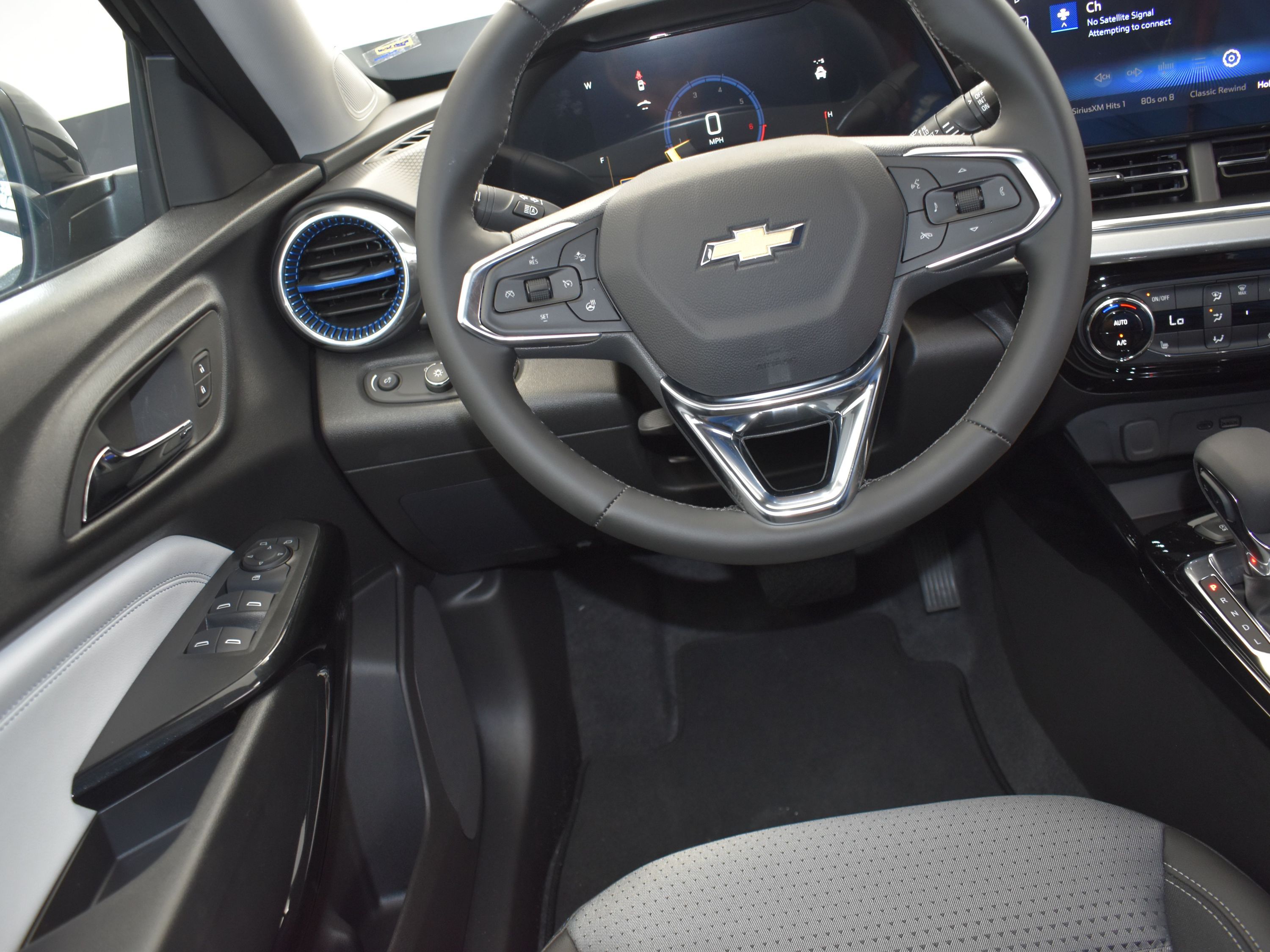 2025 Mosaic Black Metallic Chevrolet Trax LT FWD SUV