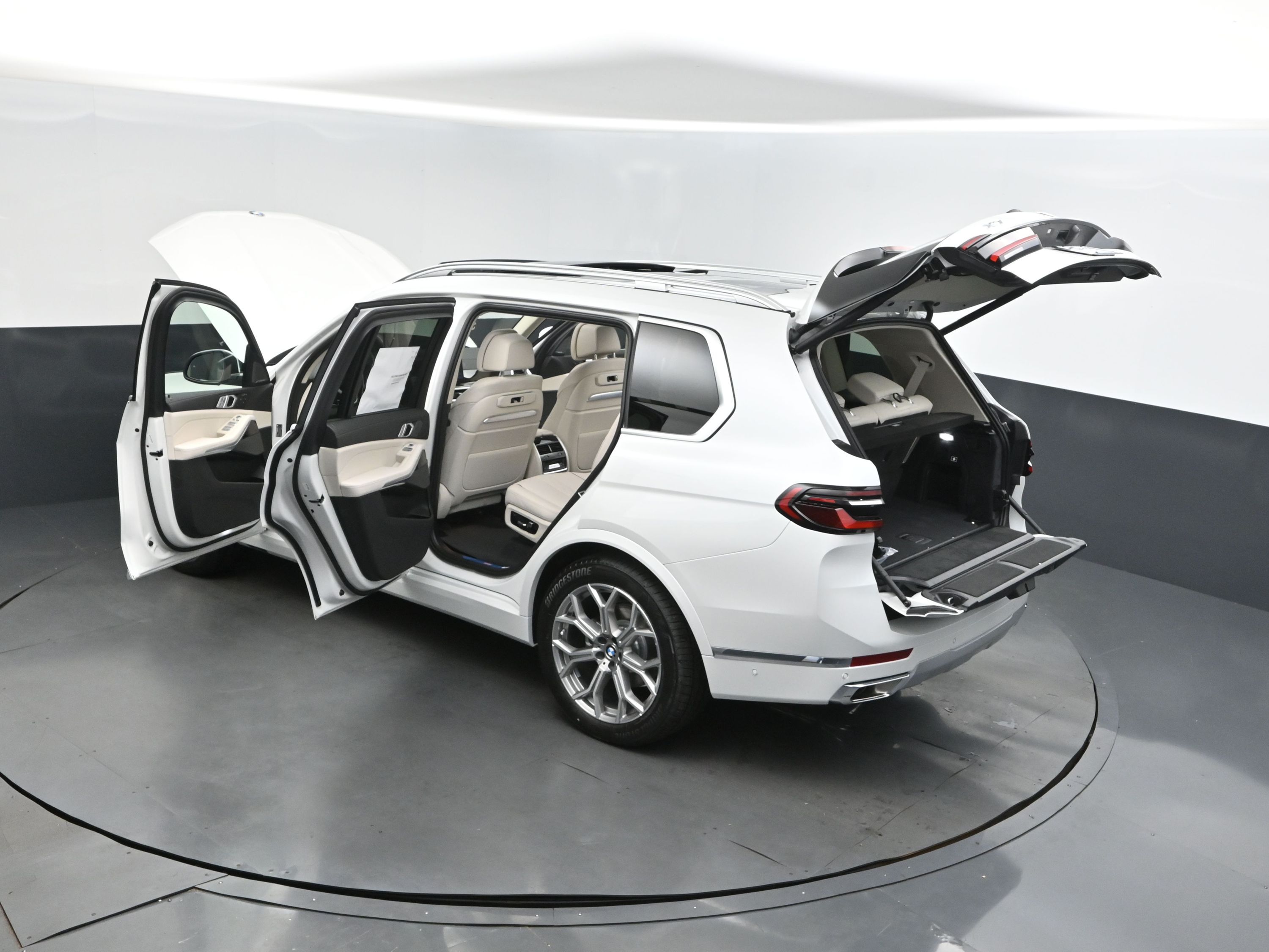 2026 Mineral White Metallic BMW X7 xDrive40i AWD SUV