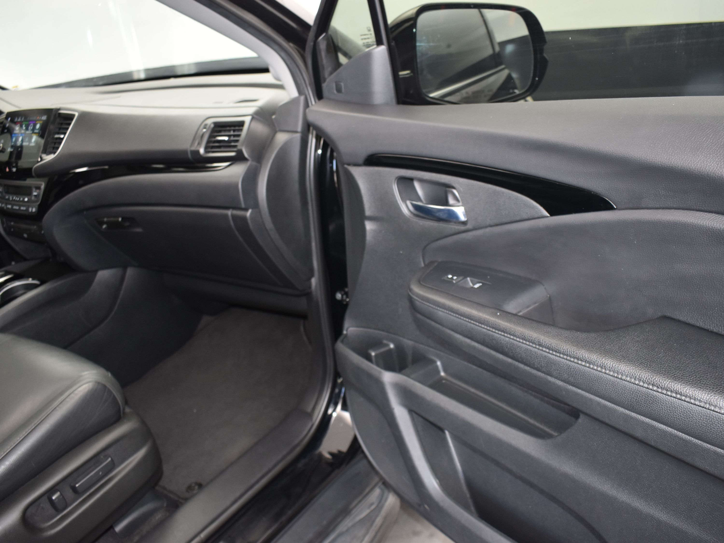 2019 Black Honda Pilot Touring FWD SUV