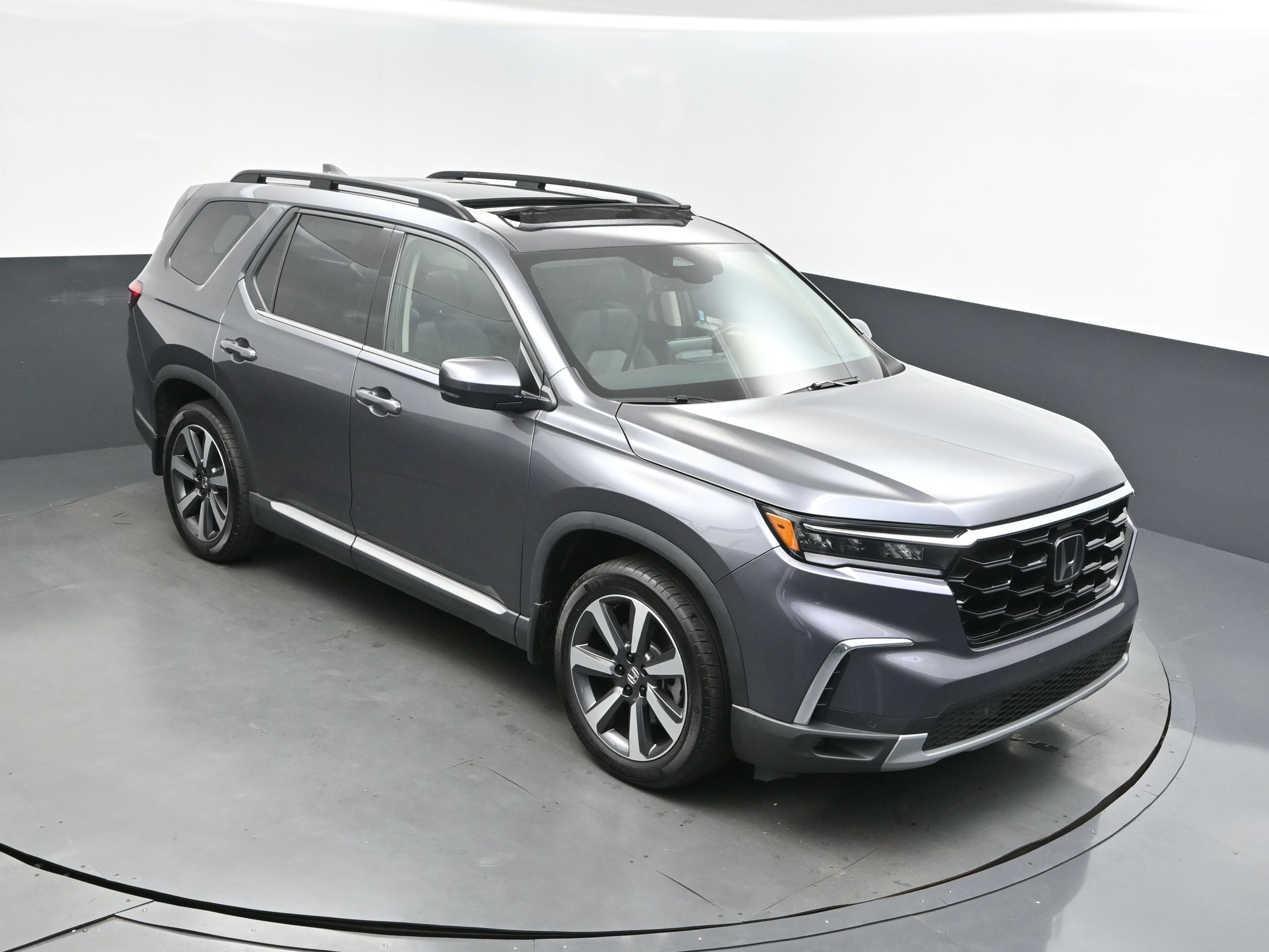 2025 Sonic Gray Pearl Honda Pilot Touring SUV