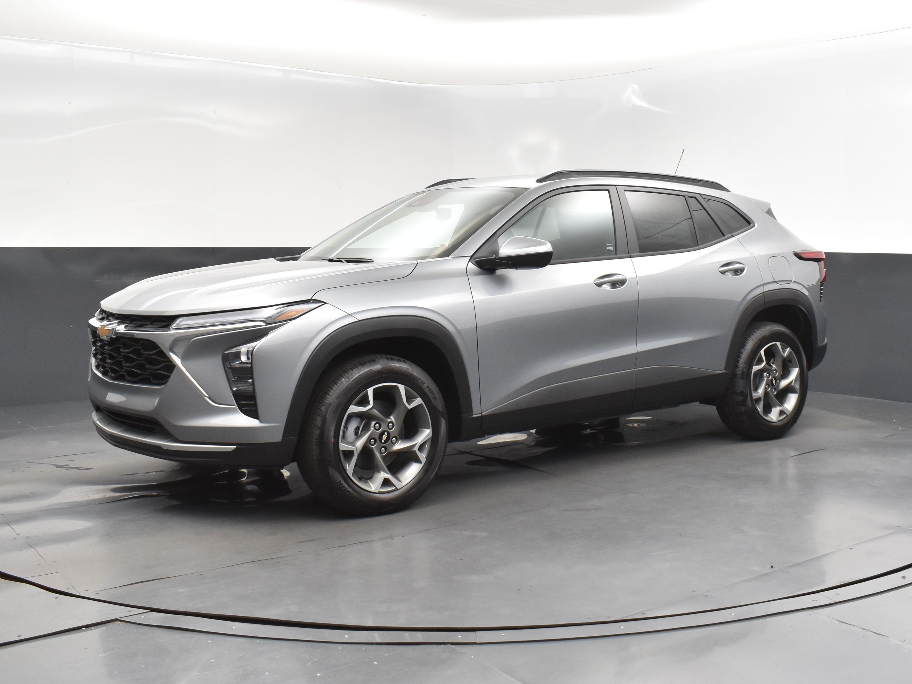 2025 Sterling Gray Metallic Chevrolet Trax LT FWD SUV