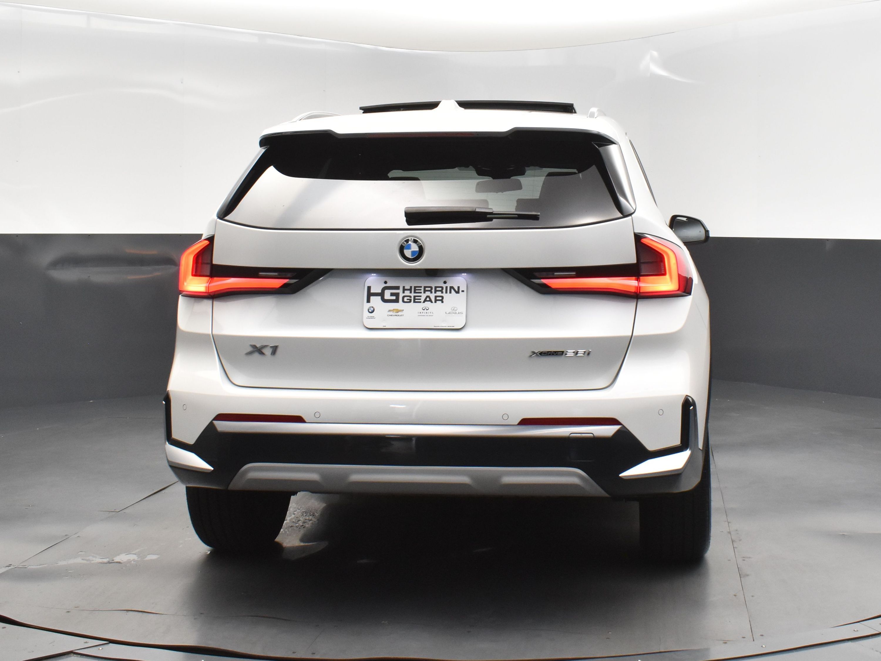 2023 Mineral White Metallic BMW X1 xDrive28i AWD SUV