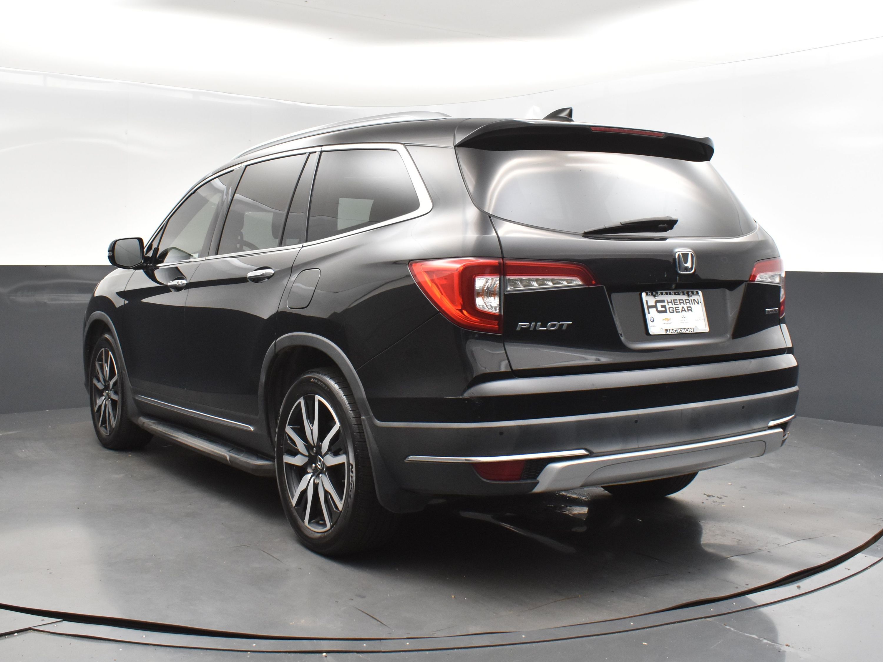 2019 Black Honda Pilot Touring FWD SUV