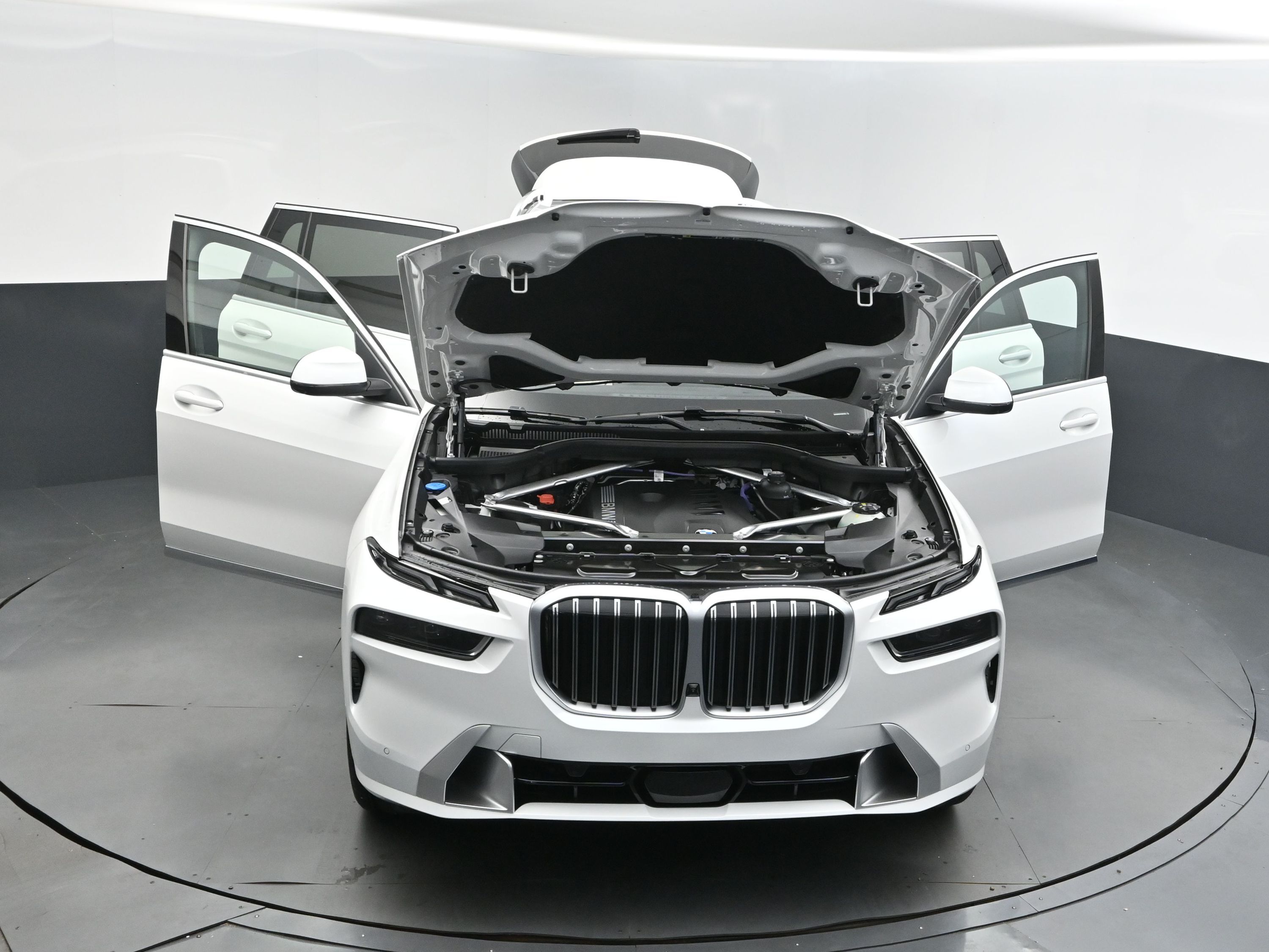 2026 Mineral White Metallic BMW X7 xDrive40i AWD SUV