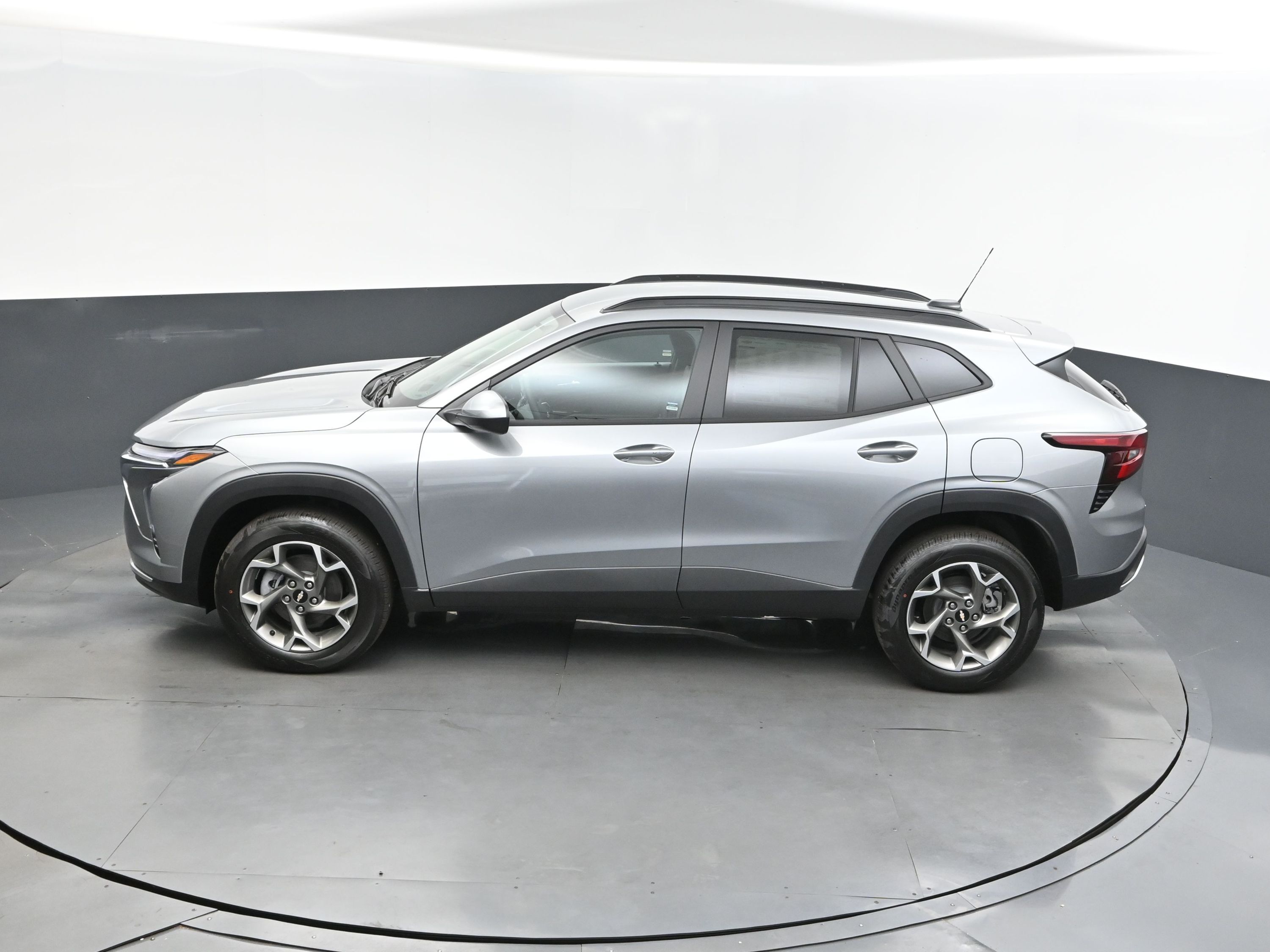 2025 Sterling Gray Metallic Chevrolet Trax LT FWD SUV