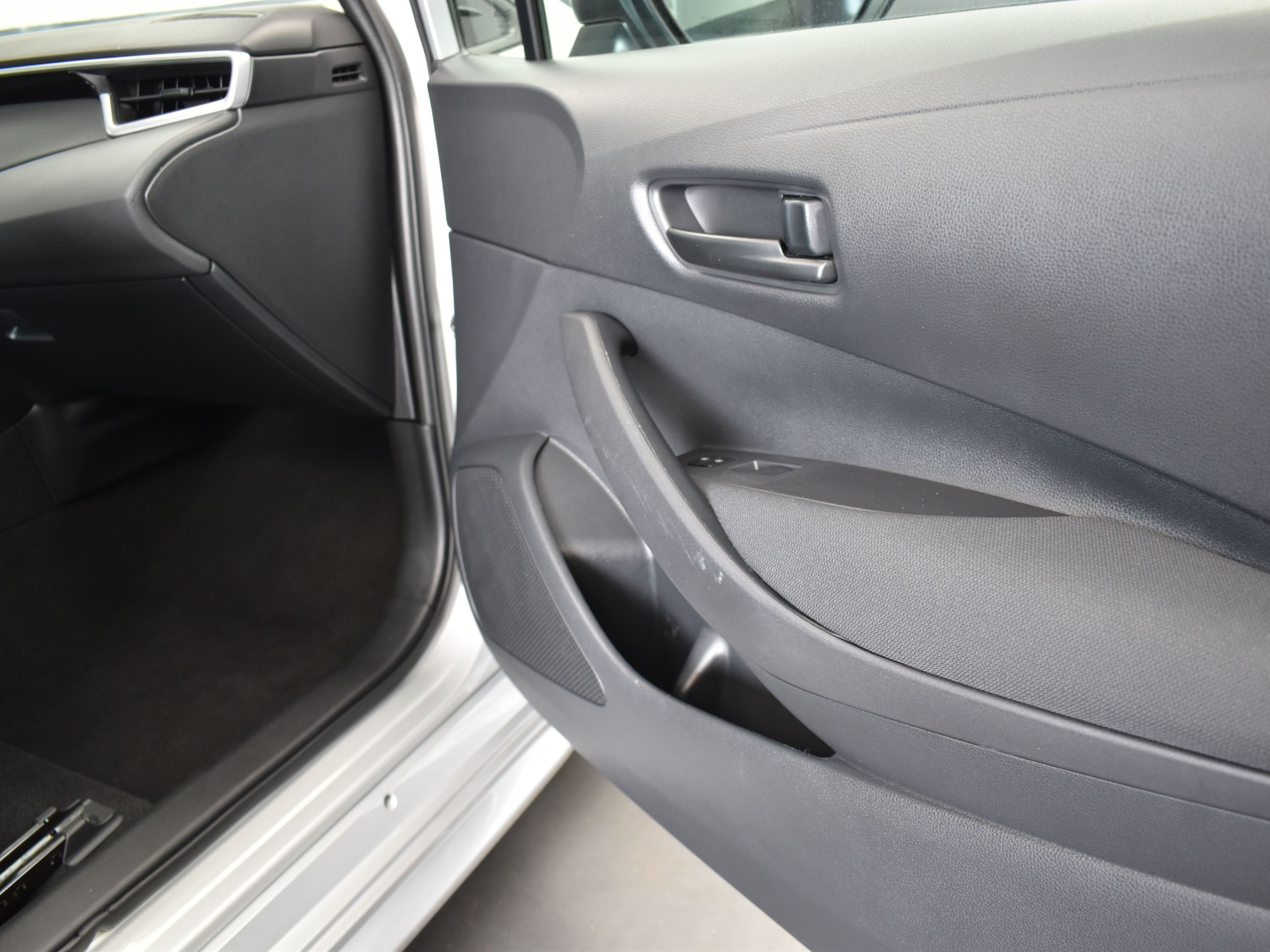 2024 Classic Silver Metallic Toyota Corolla LE FWD Sedan