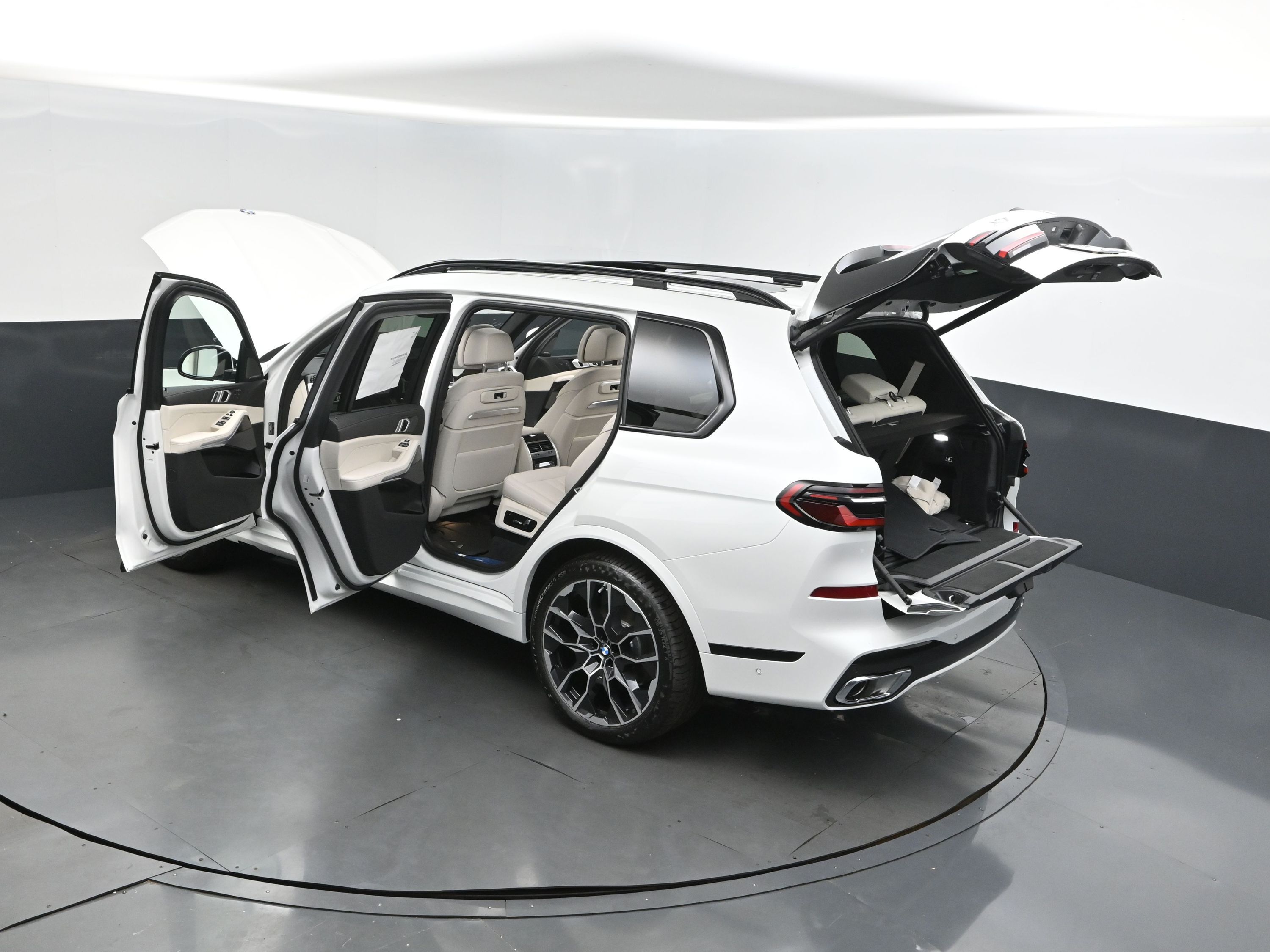 2026 Mineral White Metallic BMW X7 xDrive40i AWD SUV