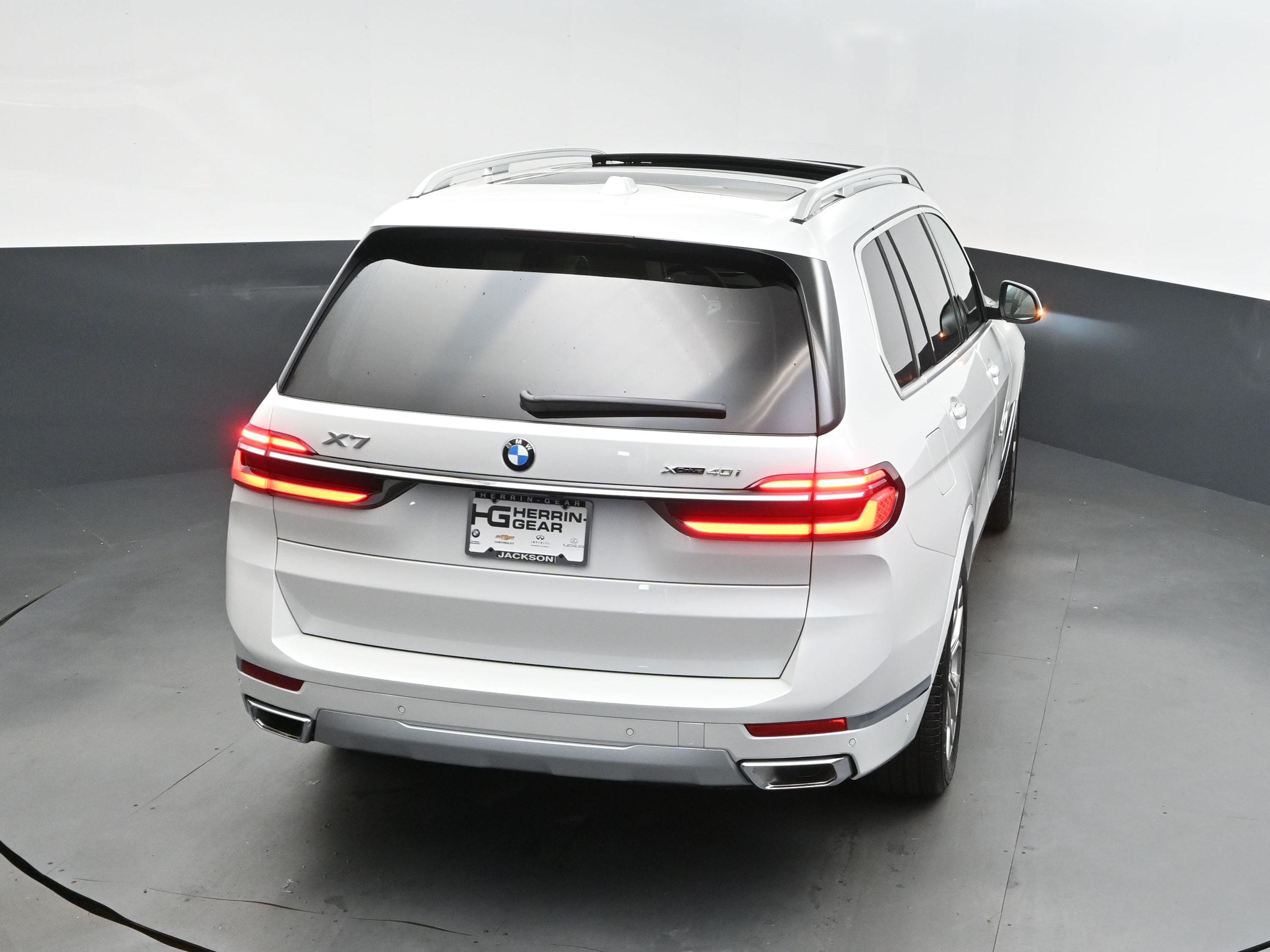 2026 Mineral White Metallic BMW X7 xDrive40i AWD SUV