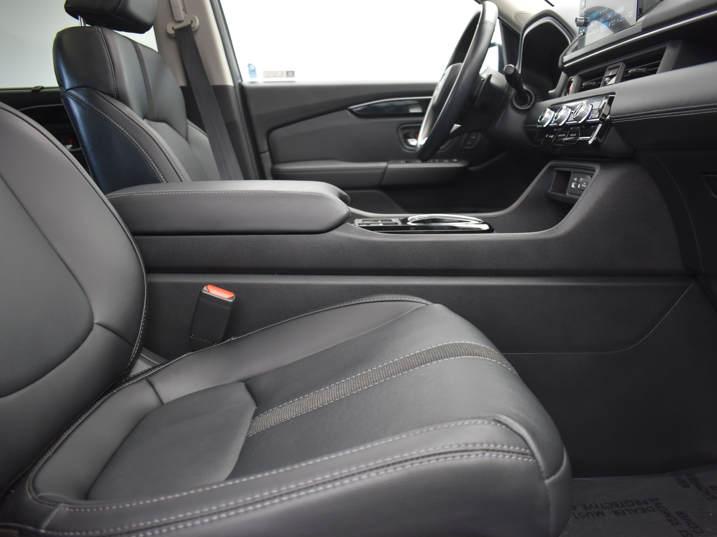 2025 Sonic Gray Pearl Honda Pilot Touring FWD SUV