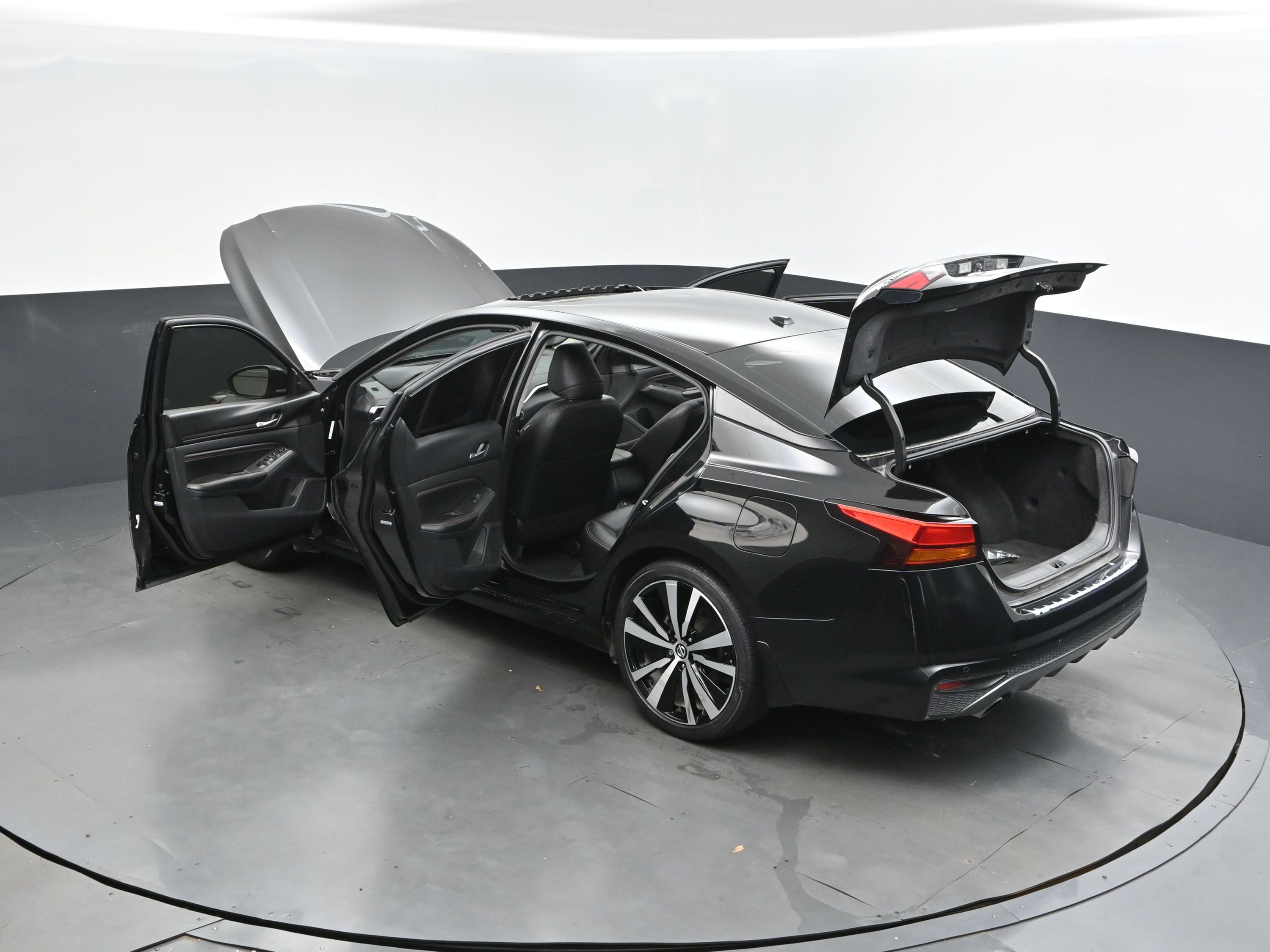 2022 Super Black Nissan Altima 2.0 SR FWD Sedan