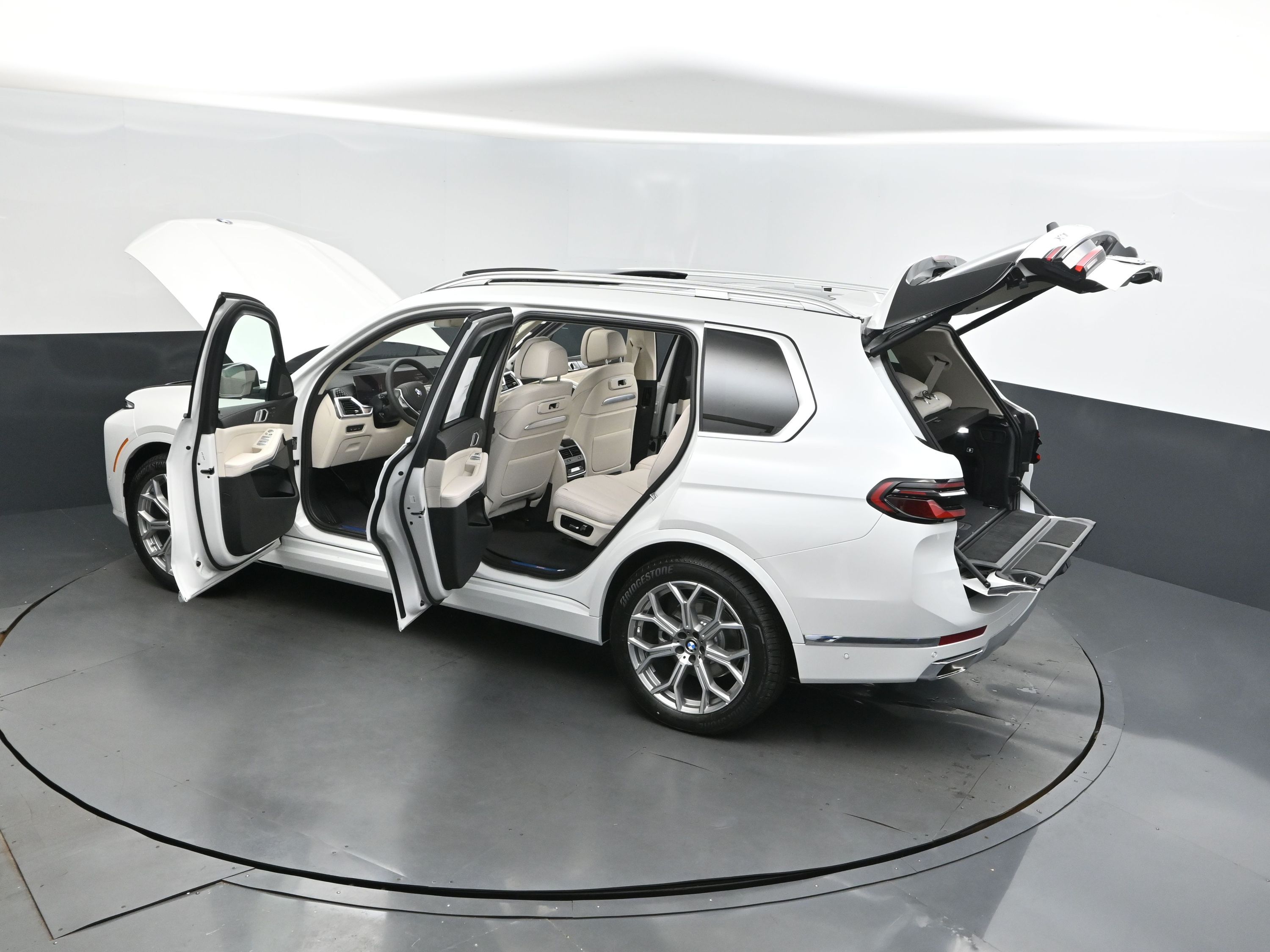 2026 Mineral White Metallic BMW X7 xDrive40i AWD SUV