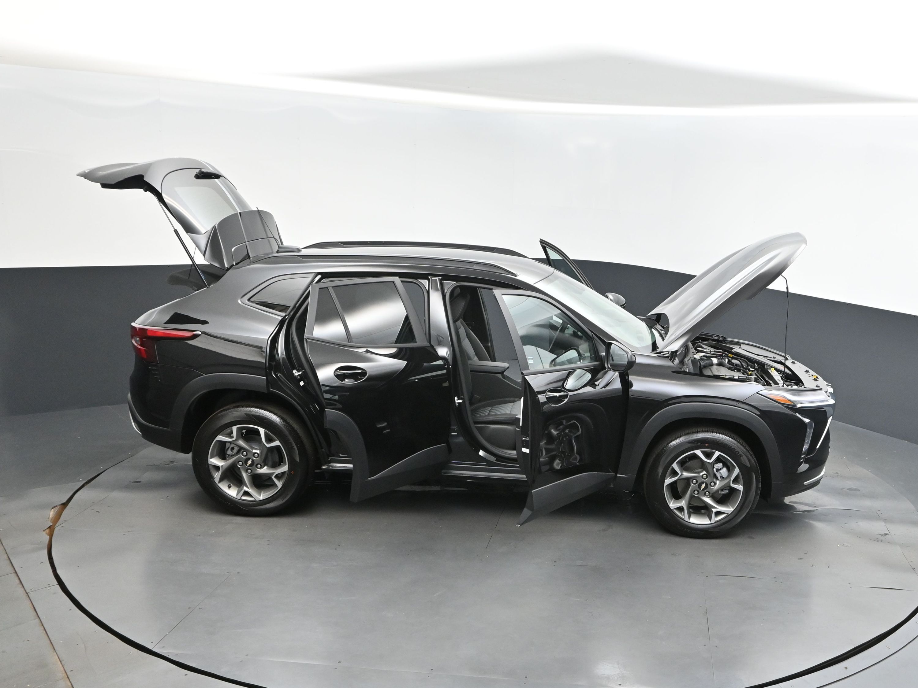 2025 Mosaic Black Metallic Chevrolet Trax LT FWD SUV