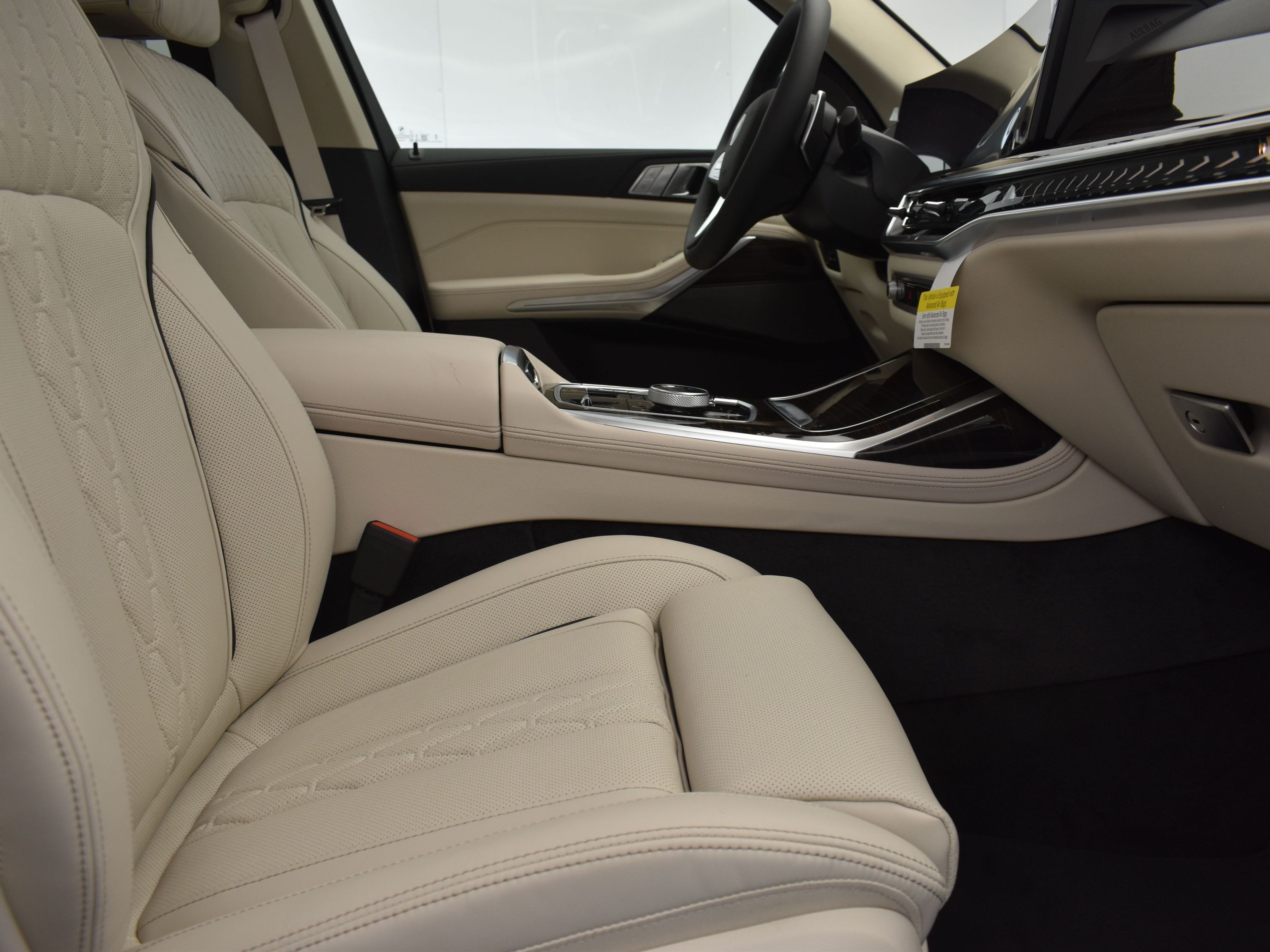 2026 Mineral White Metallic BMW X7 xDrive40i AWD SUV