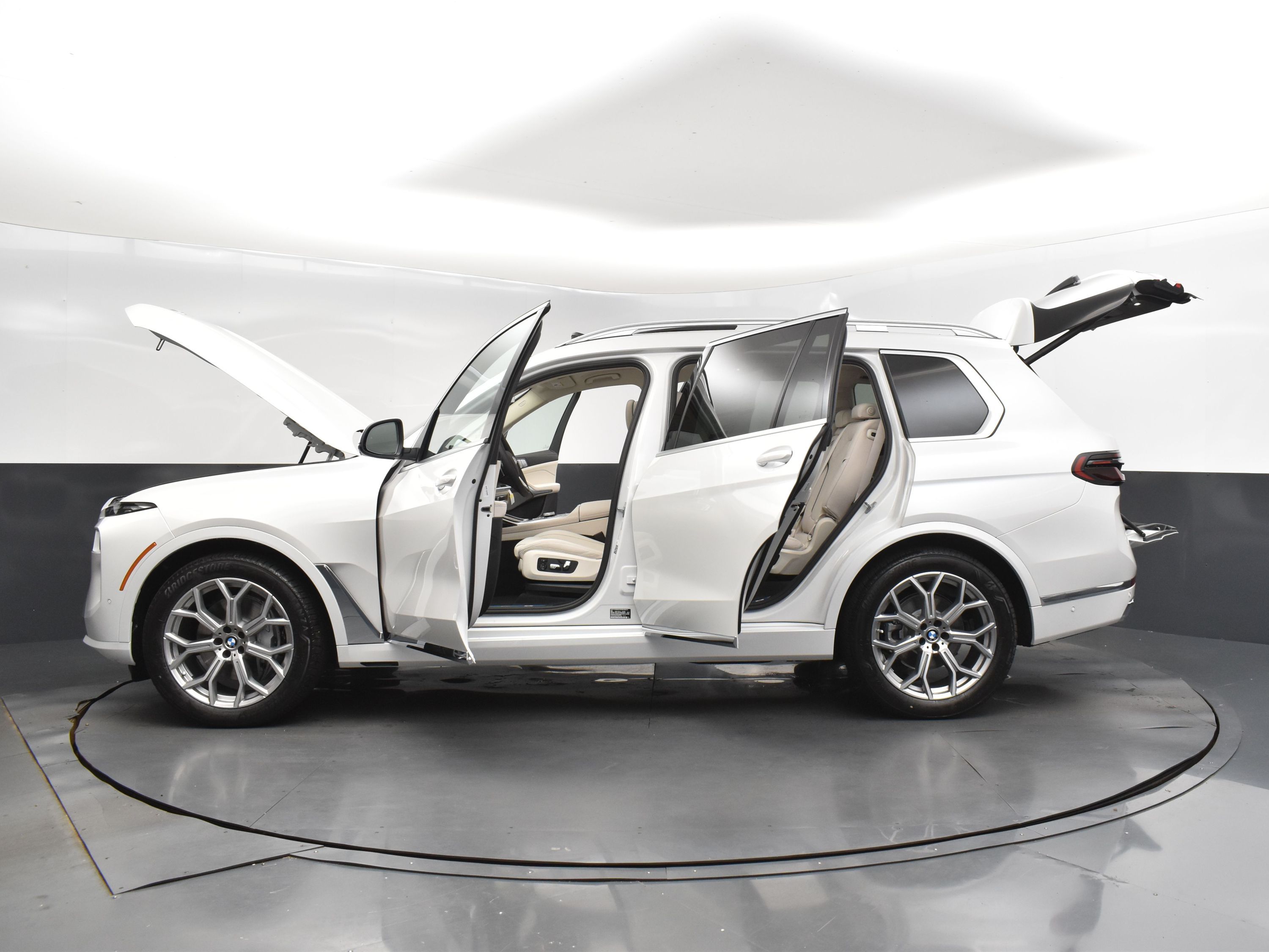 2026 Mineral White Metallic BMW X7 xDrive40i AWD SUV