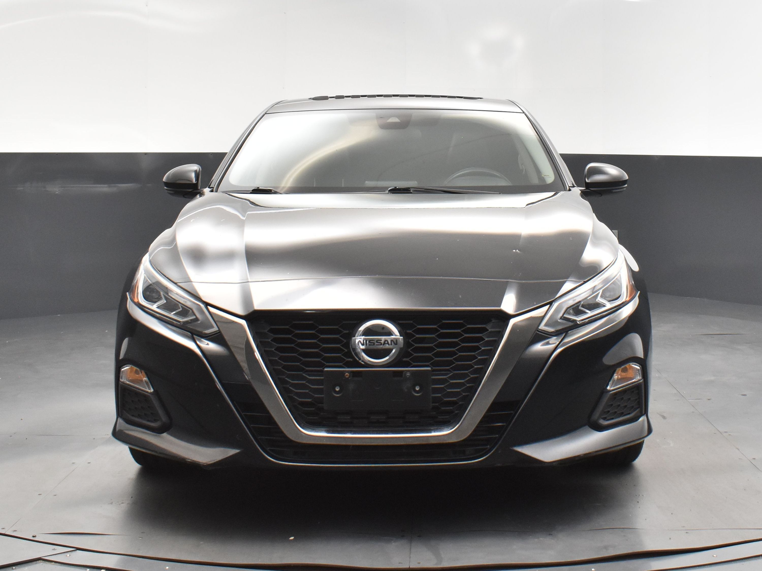 2022 Super Black Nissan Altima 2.0 SR FWD Sedan