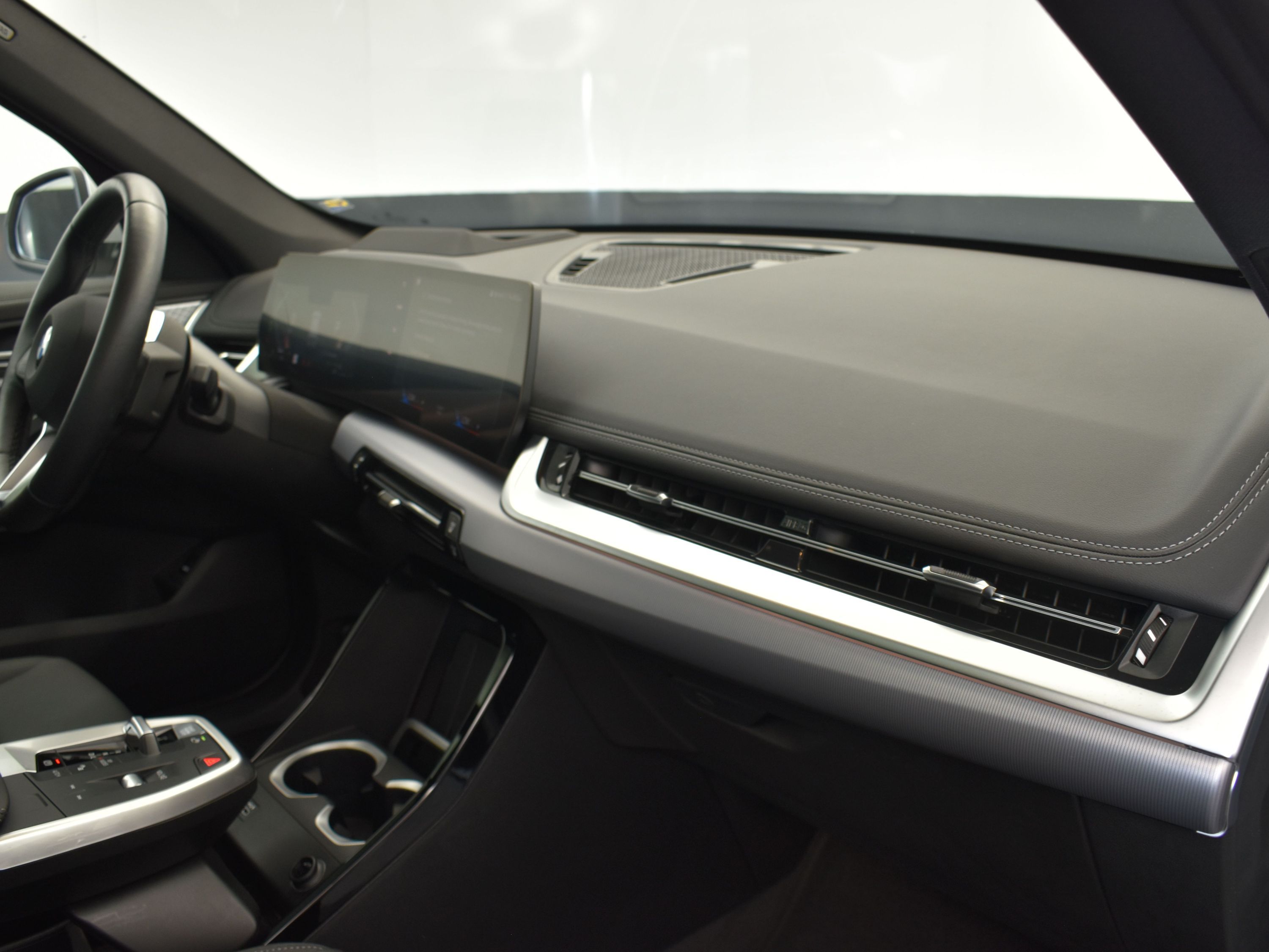 2023 Mineral White Metallic BMW X1 xDrive28i AWD SUV