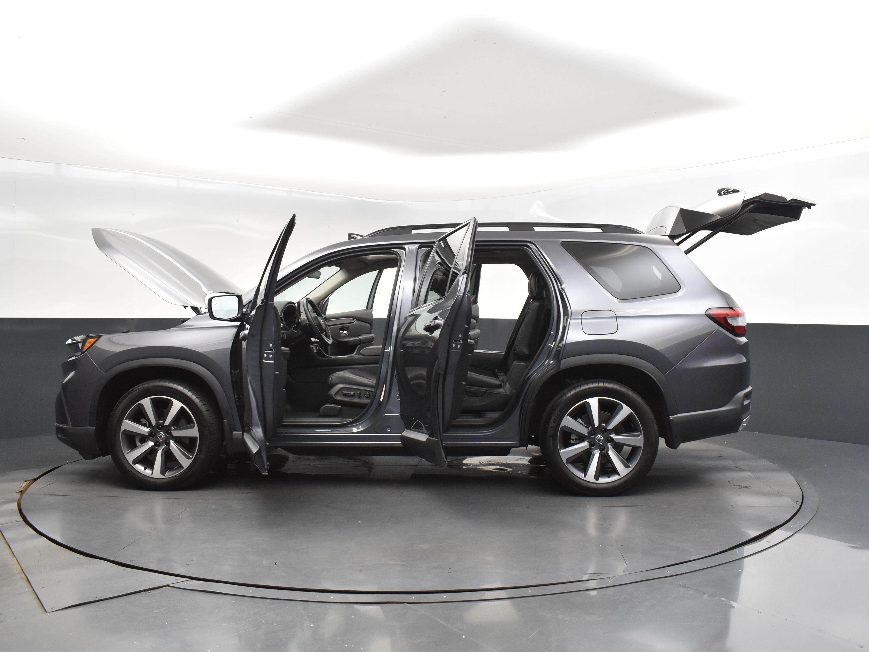 2025 Sonic Gray Pearl Honda Pilot Touring FWD SUV