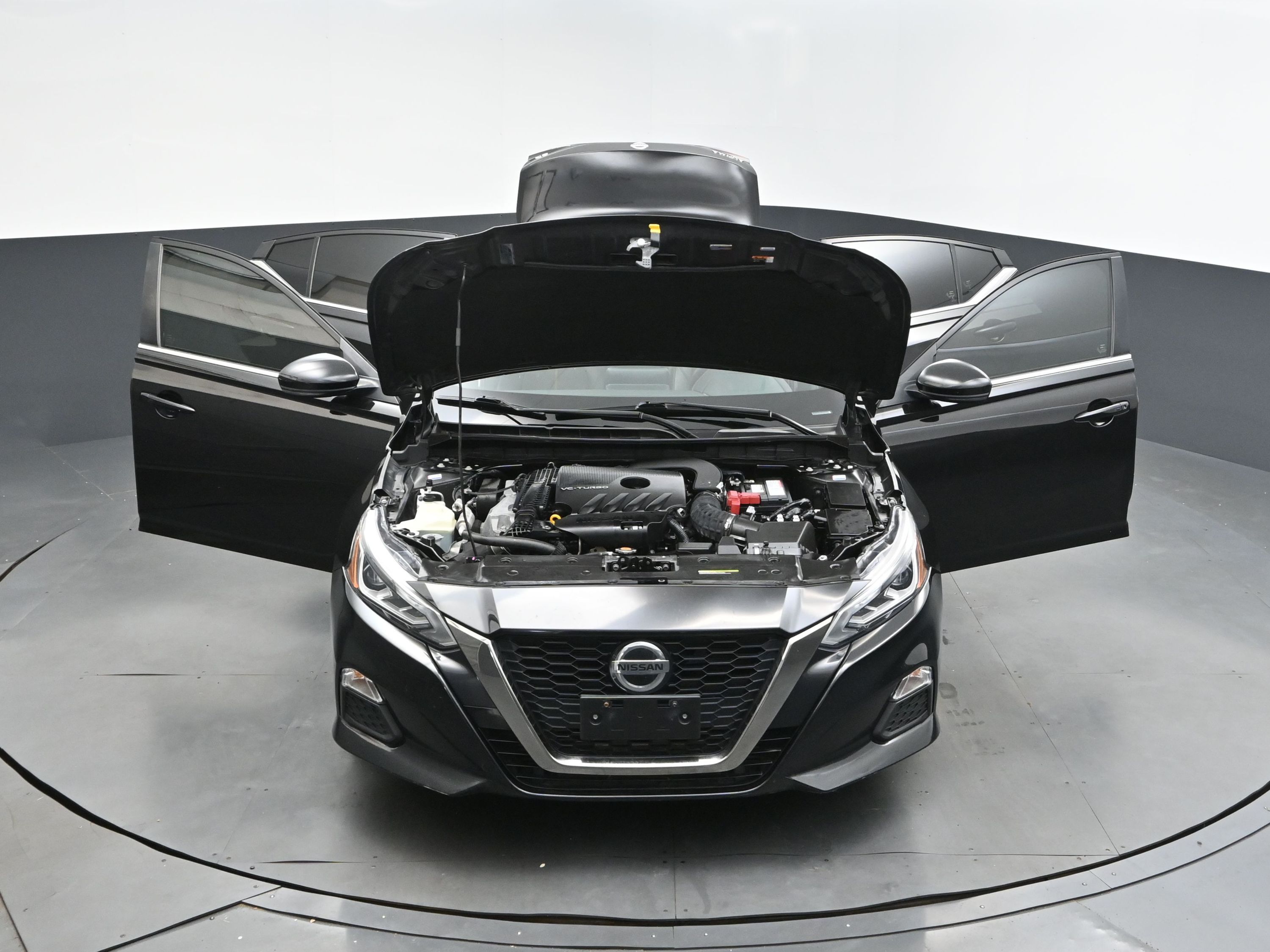 2022 Super Black Nissan Altima 2.0 SR FWD Sedan