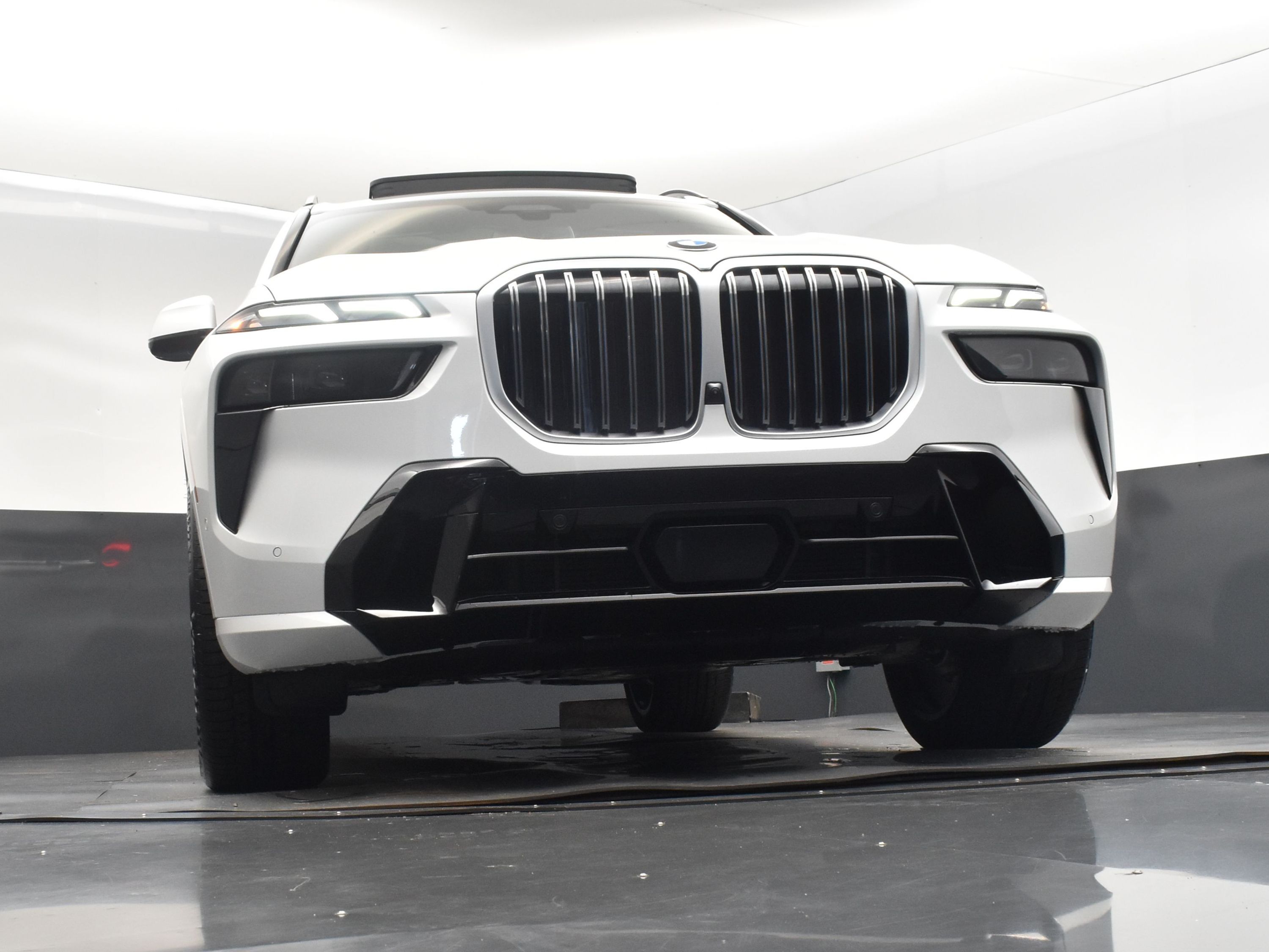 2026 Mineral White Metallic BMW X7 xDrive40i AWD SUV