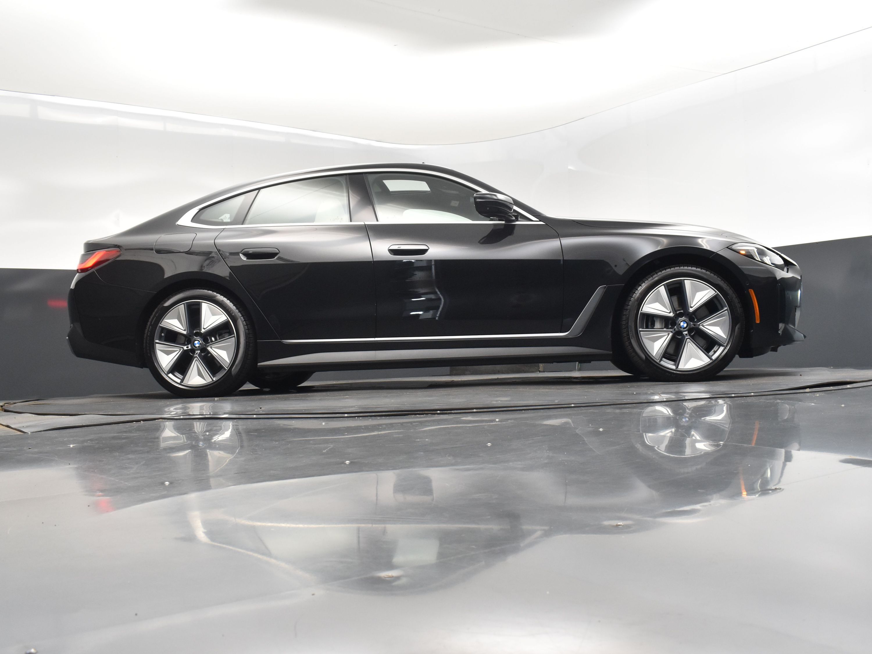 2025 Black Sapphire Metallic BMW i4 eDrive40 RWD Hatchback